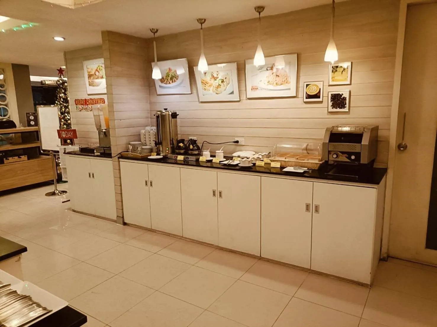 Restaurant/places to eat in My Hotel Pratunam