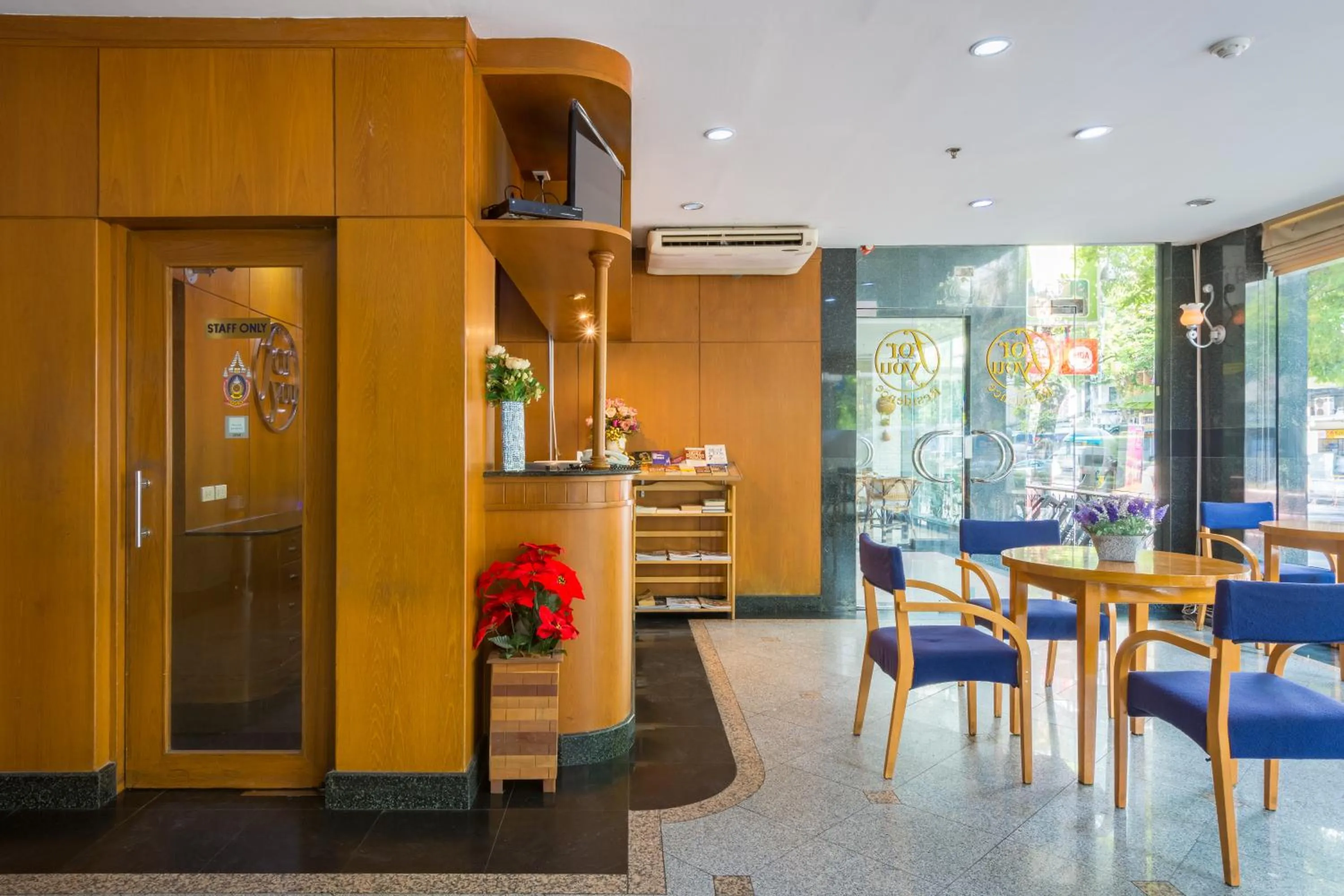 Restaurant/places to eat in For You Residence