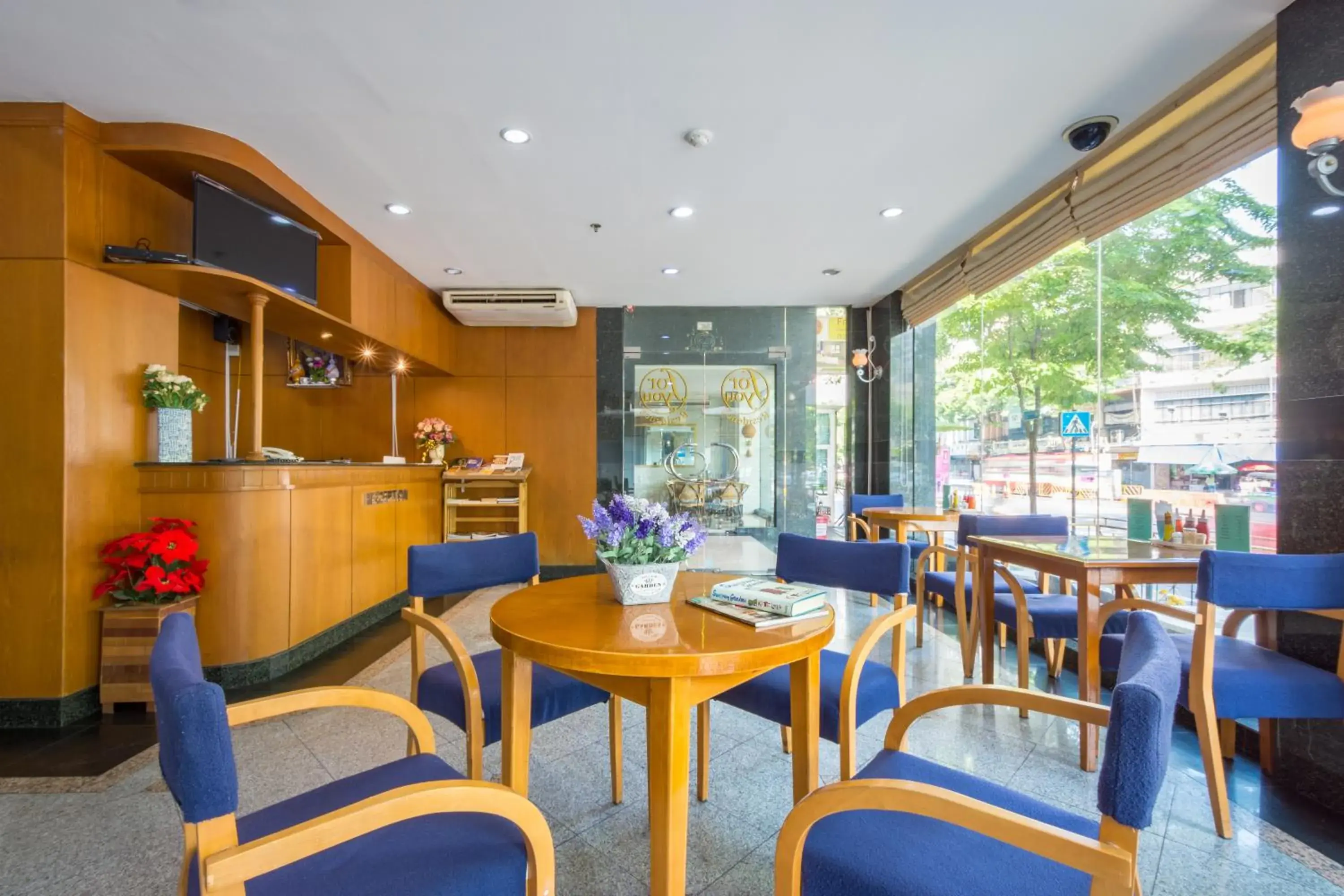 Restaurant/places to eat in For You Residence Restaurant/places to eat in For You Residence