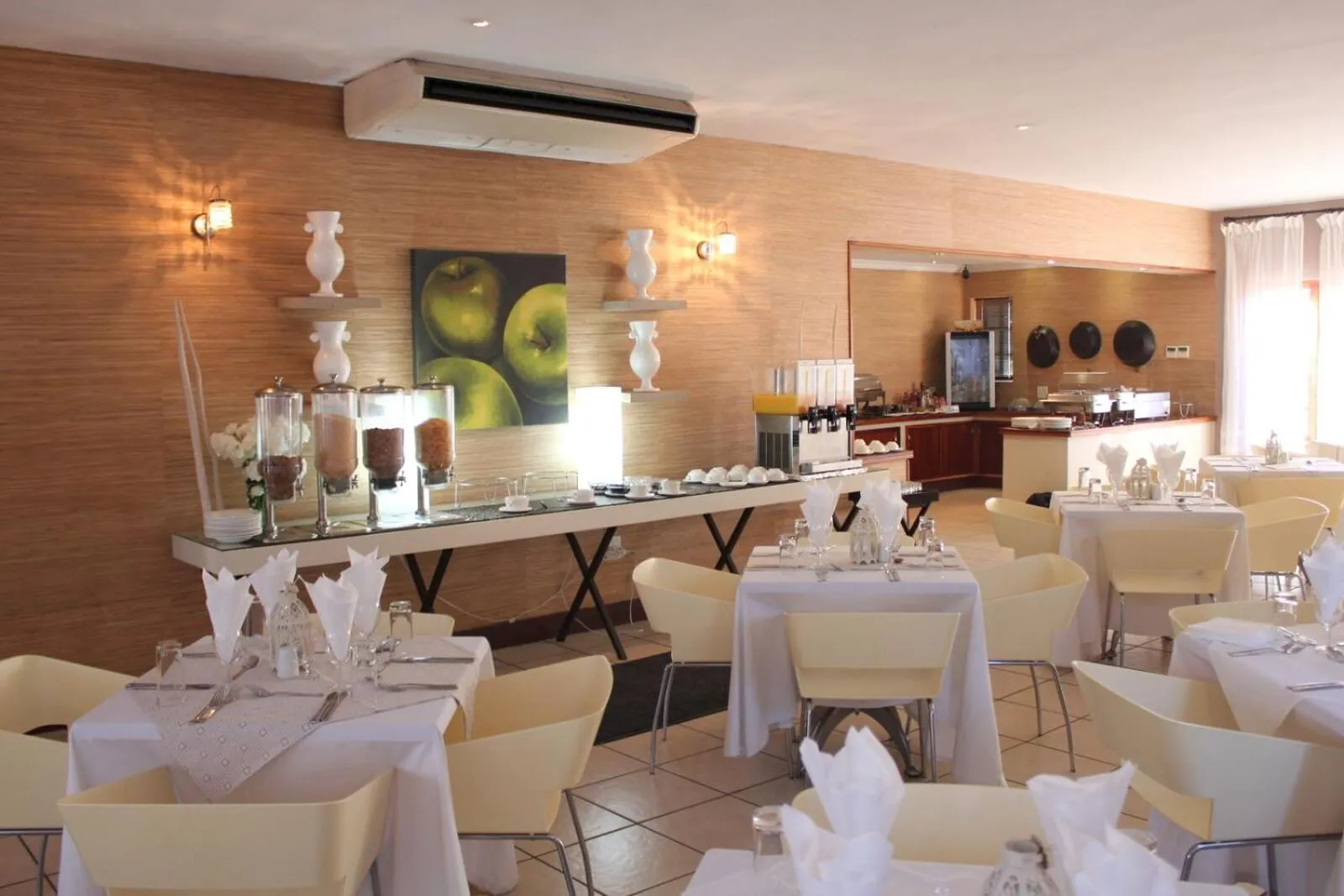 Restaurant/places to eat in Mosate Lodge