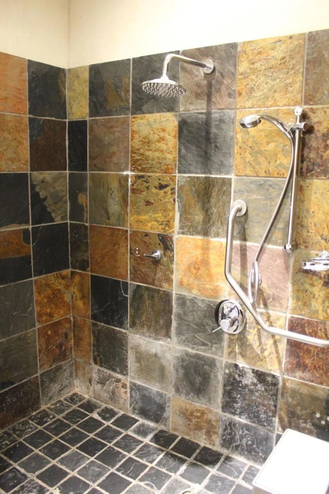 Shower in Mosate Lodge