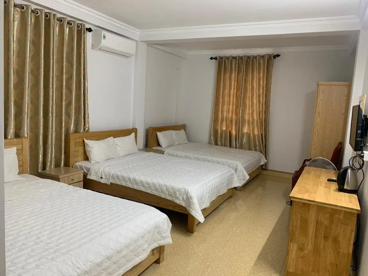 Bed in Quynh Yen Hotel Bed in Quynh Yen Hotel