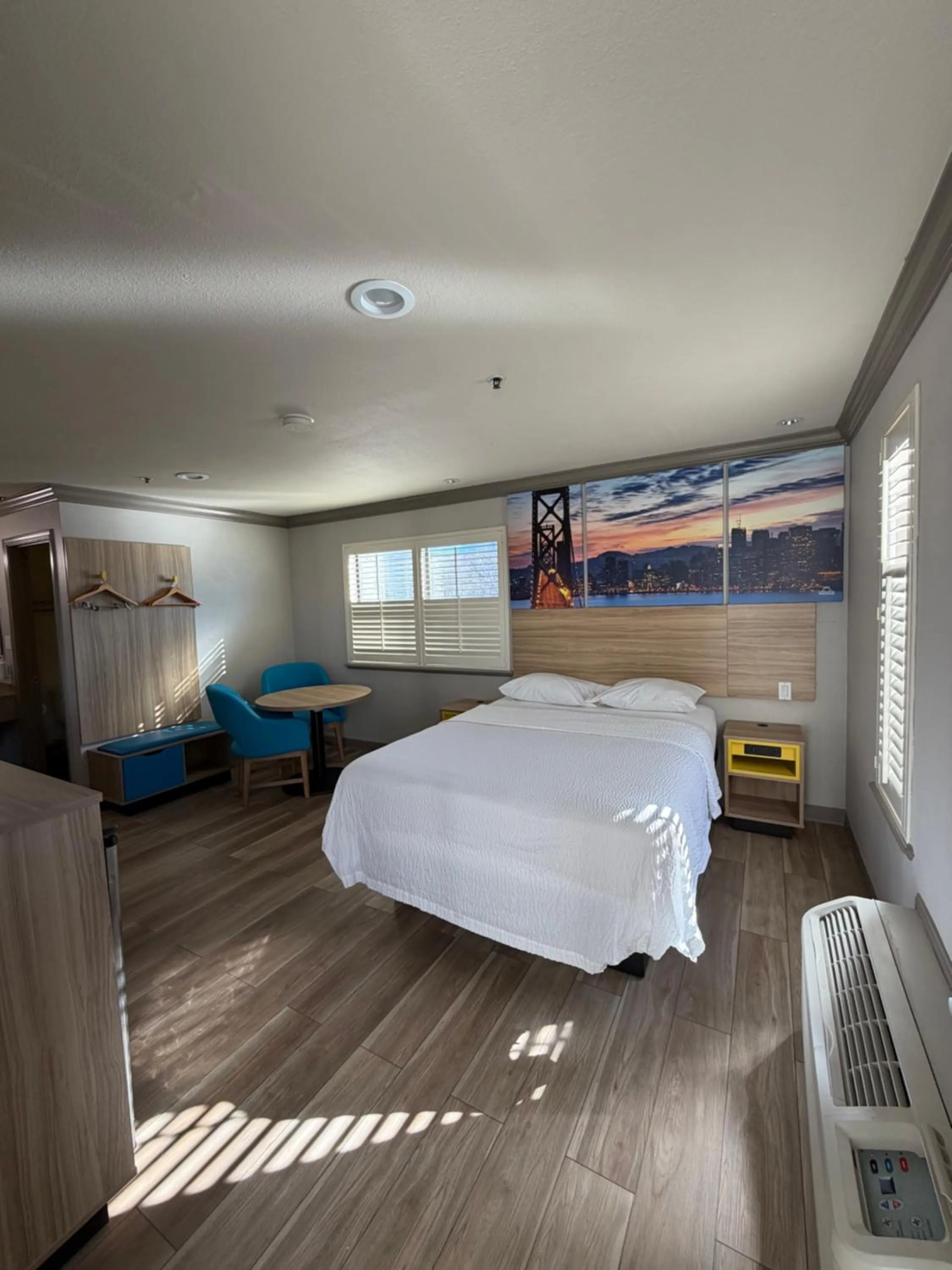 Bed in Days Inn by Wyndham San Francisco S/Oyster Point Airport