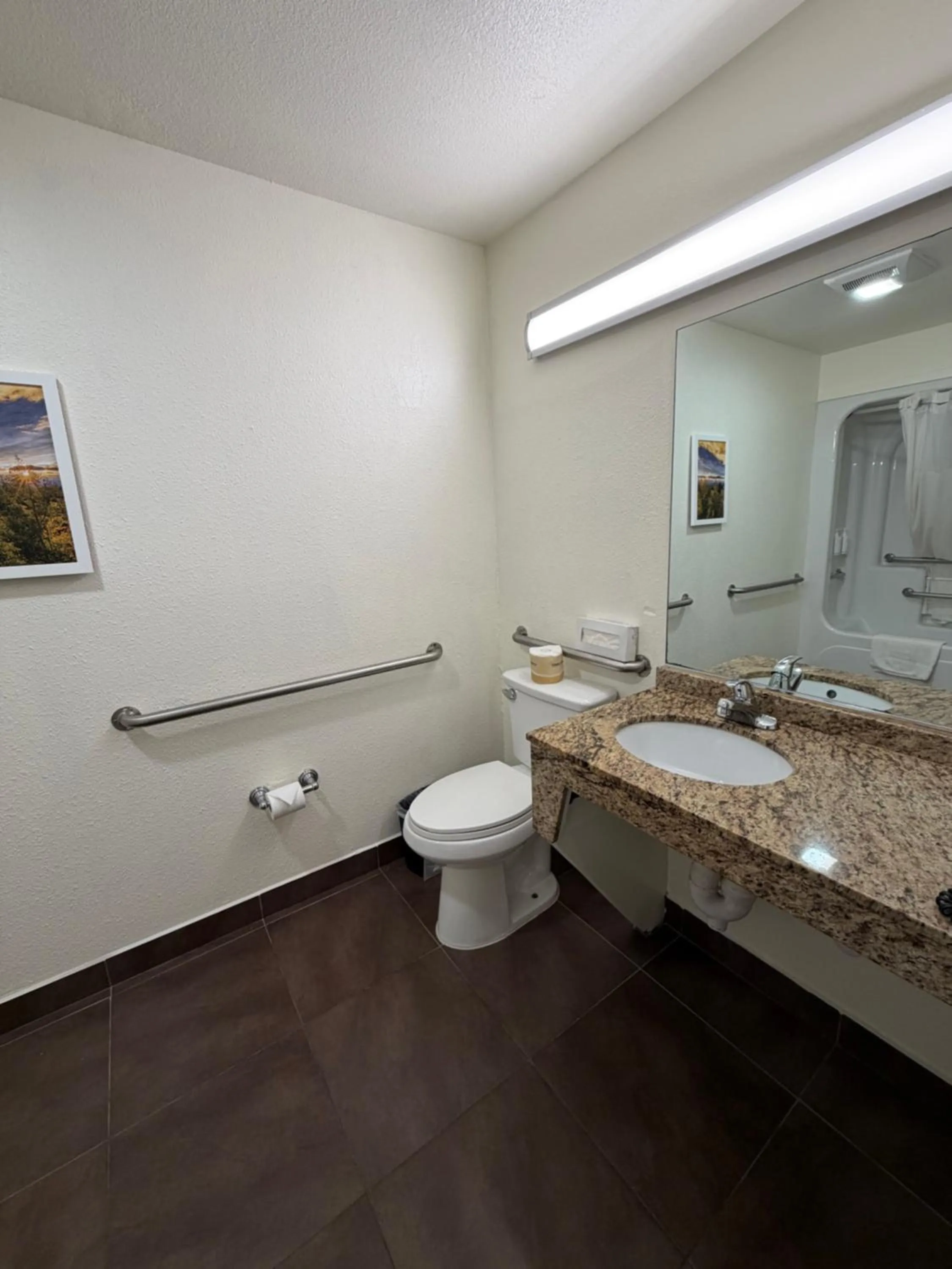 Toilet in Days Inn by Wyndham San Francisco S/Oyster Point Airport