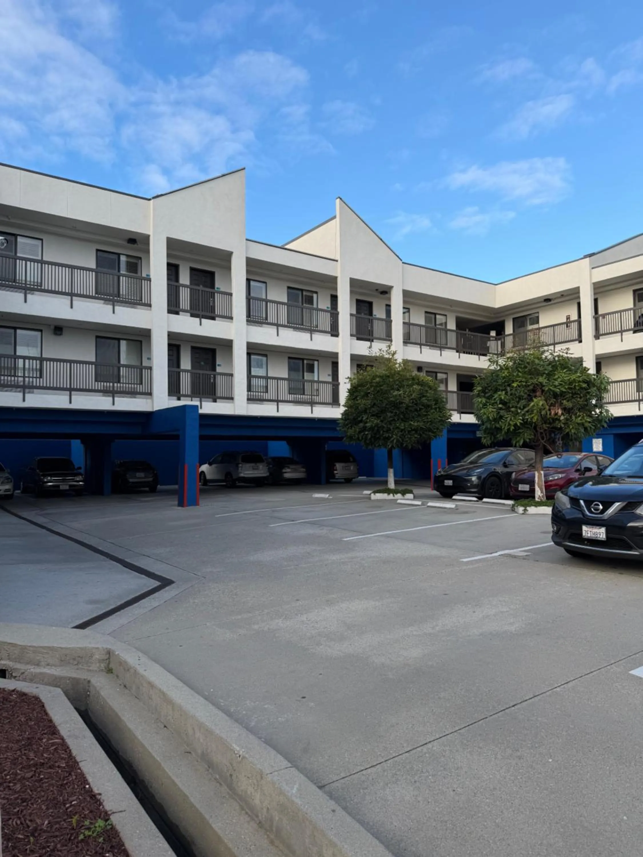 Property building in Days Inn by Wyndham San Francisco S/Oyster Point Airport