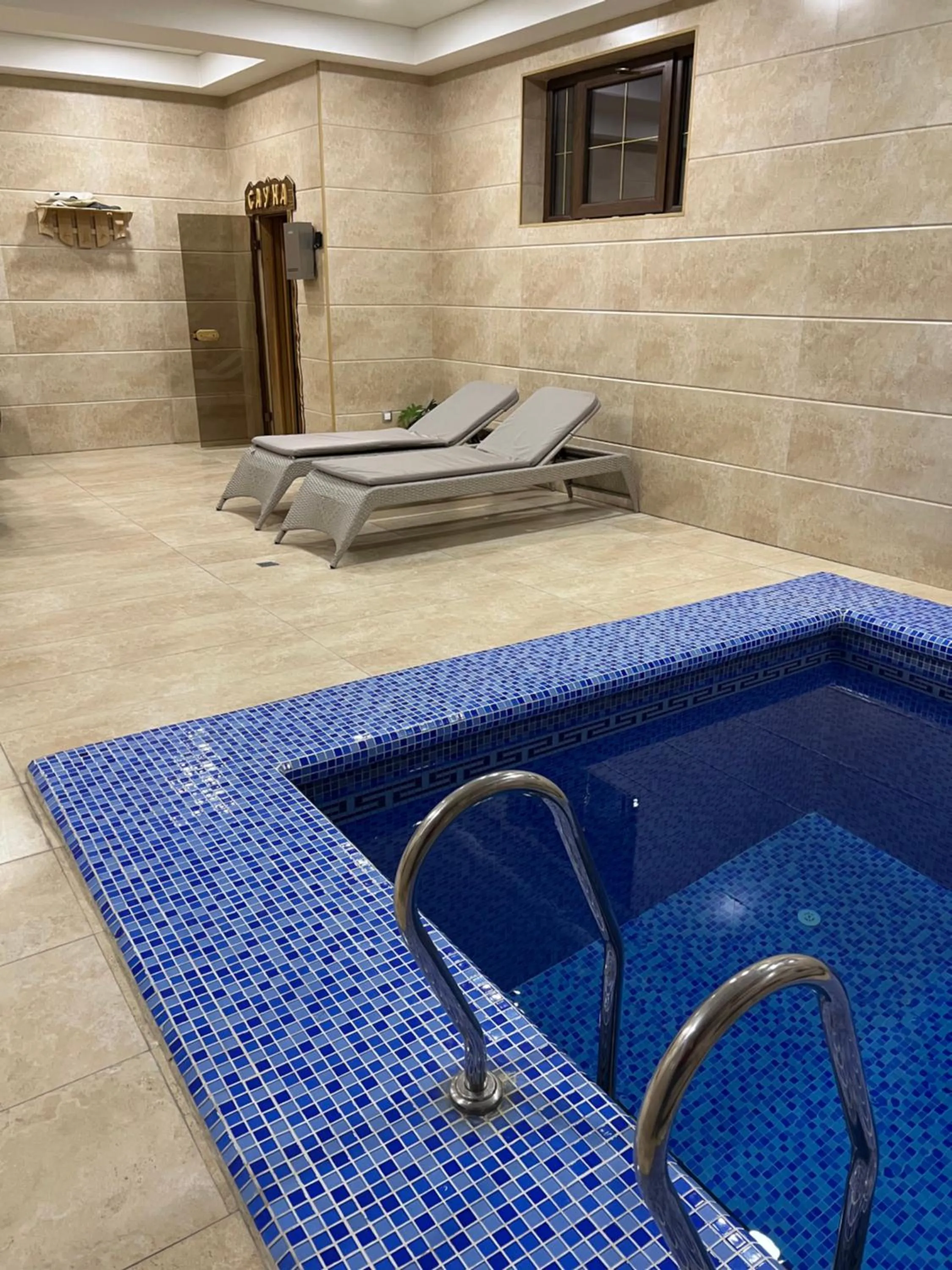 Swimming pool in Palace Hotel Tashkent