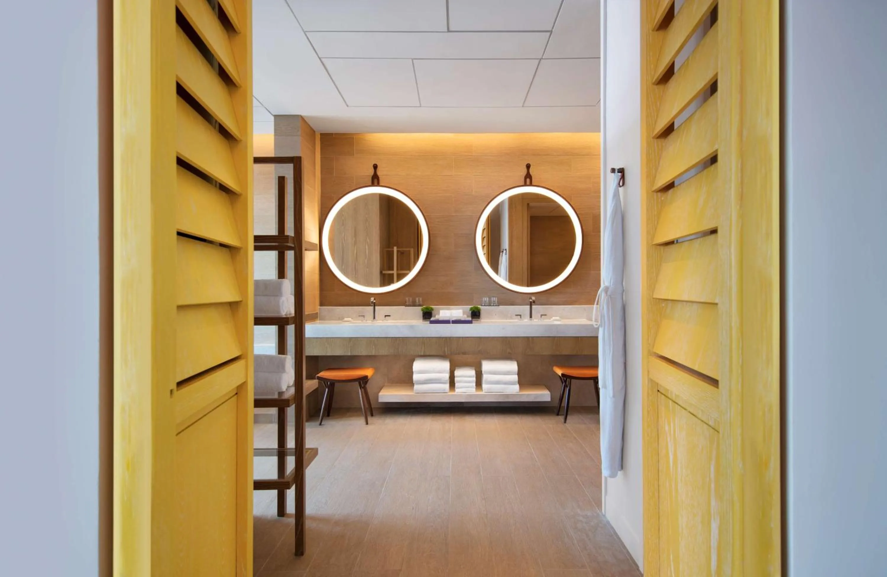 Bathroom in Andaz Singapore, By Hyatt