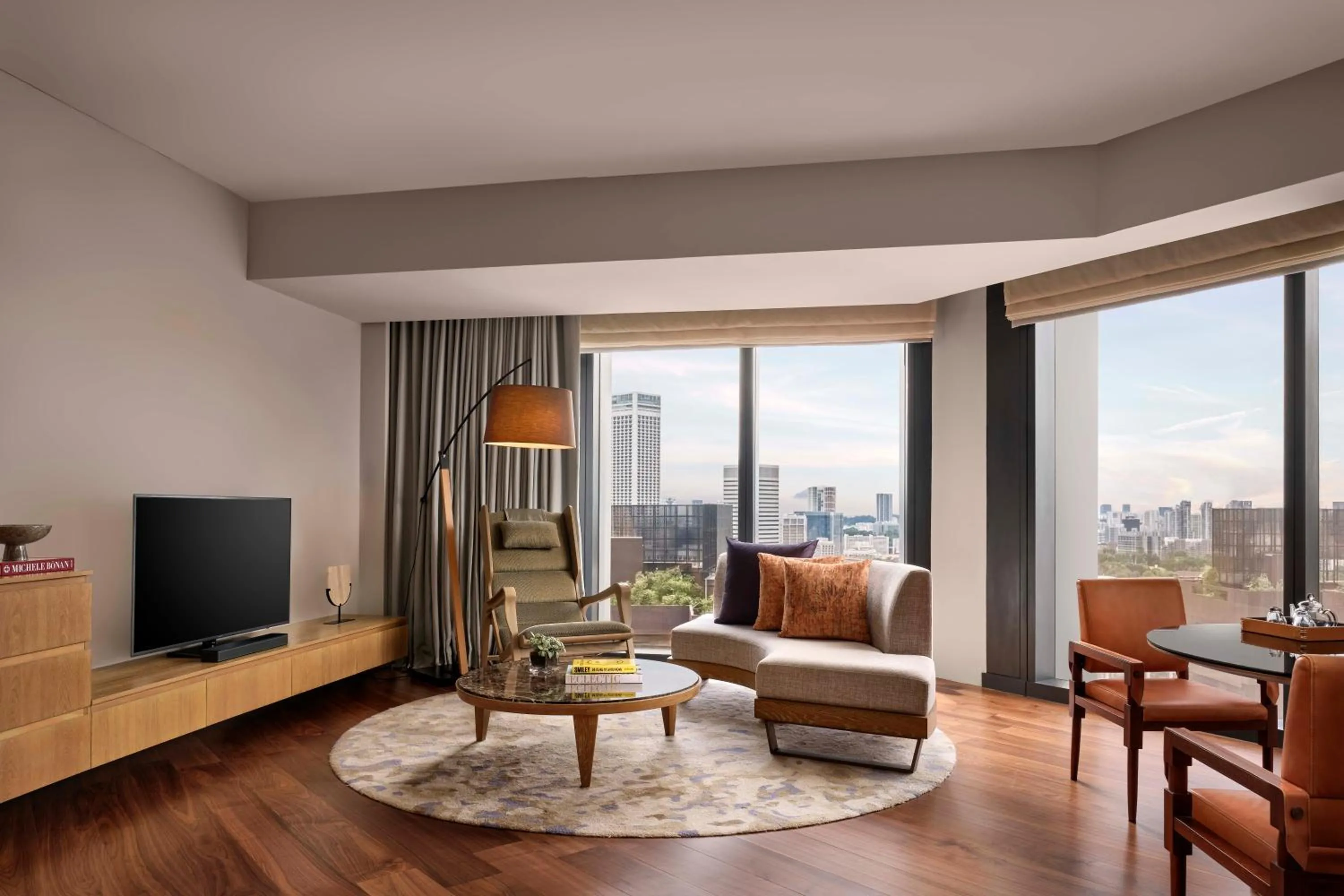 Living room in Andaz Singapore, By Hyatt