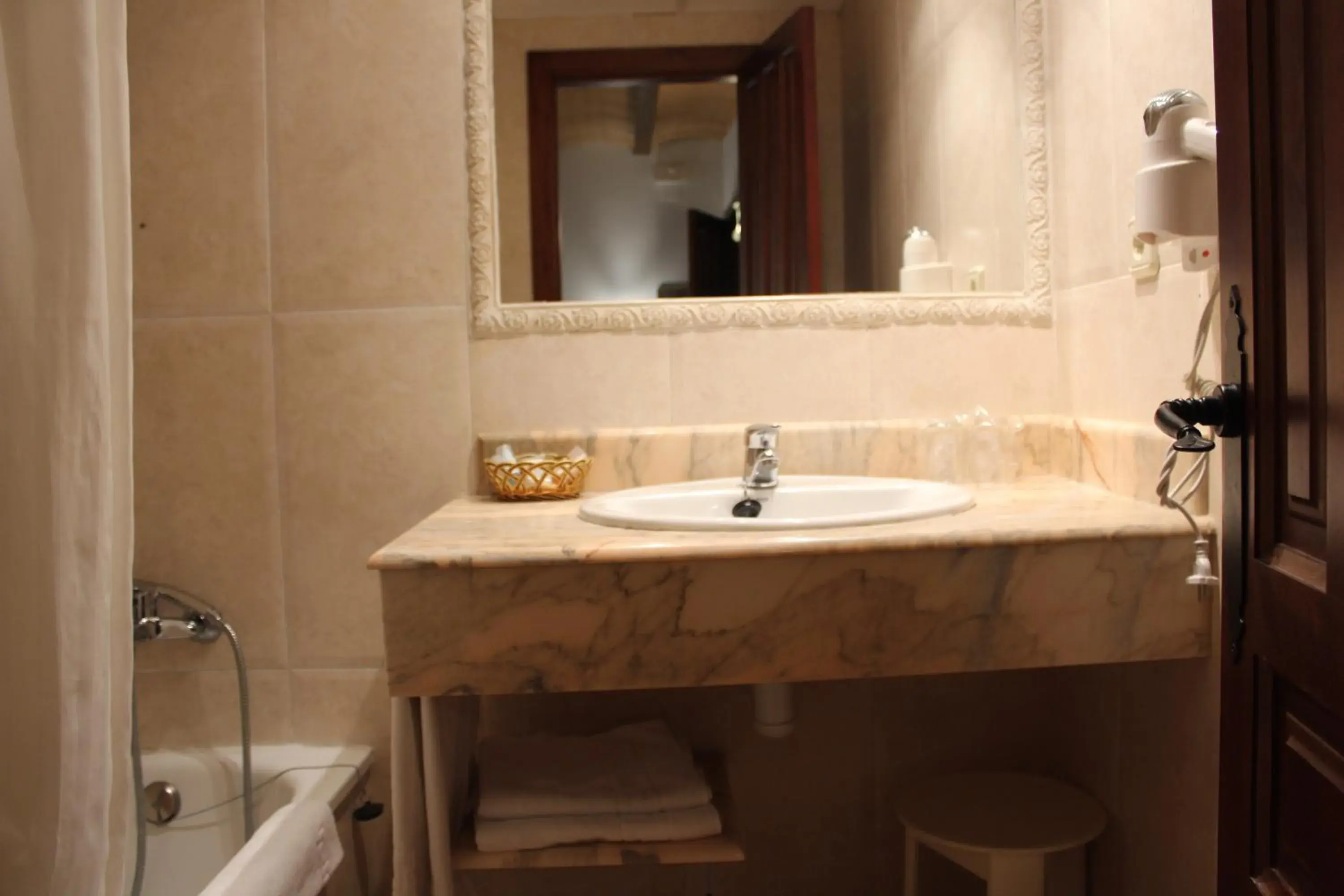 Triple Room in Hotel La Villa Triple Room in Hotel La Villa