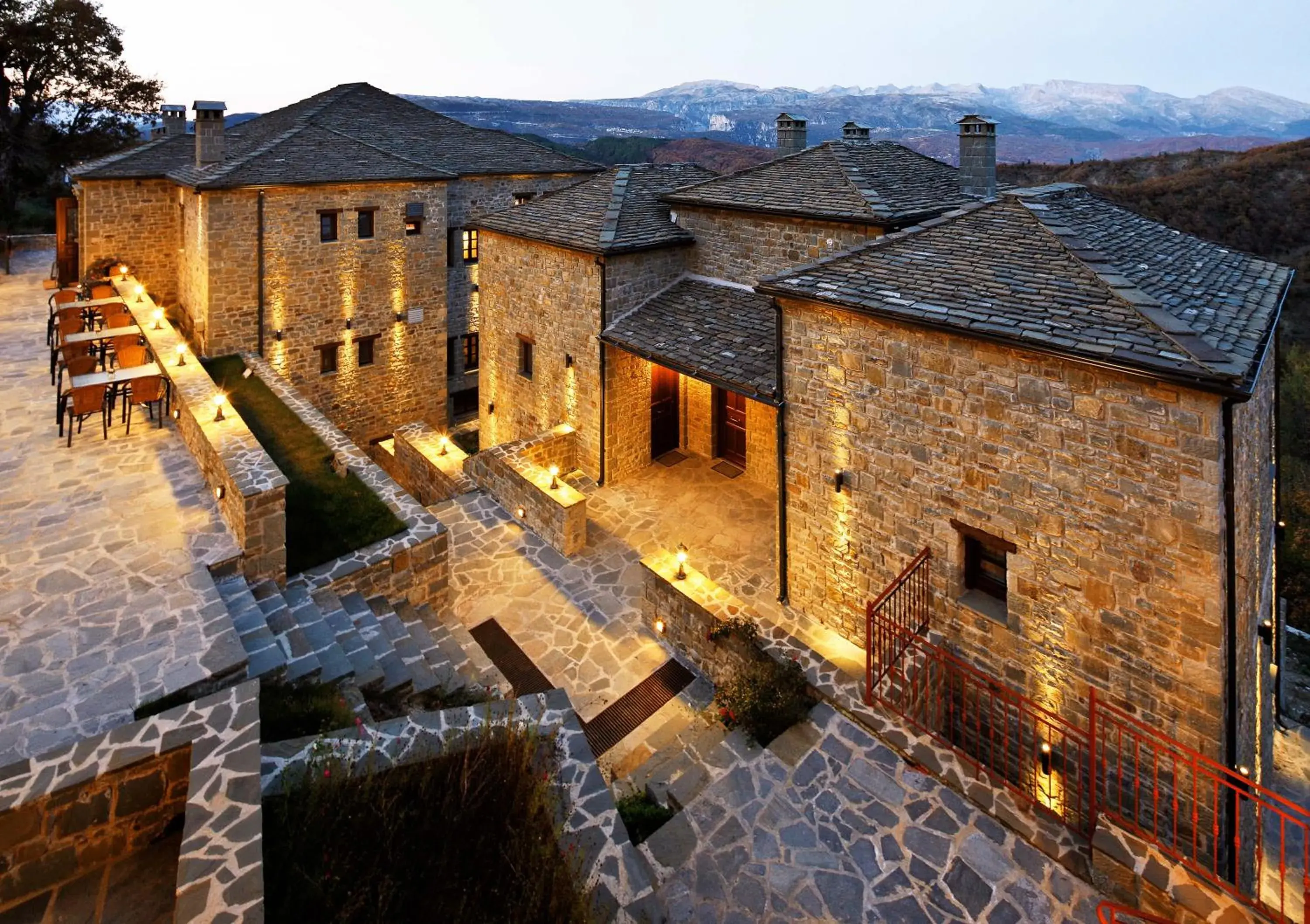 Facade/entrance in Hotel Athina Facade/entrance in Hotel Athina