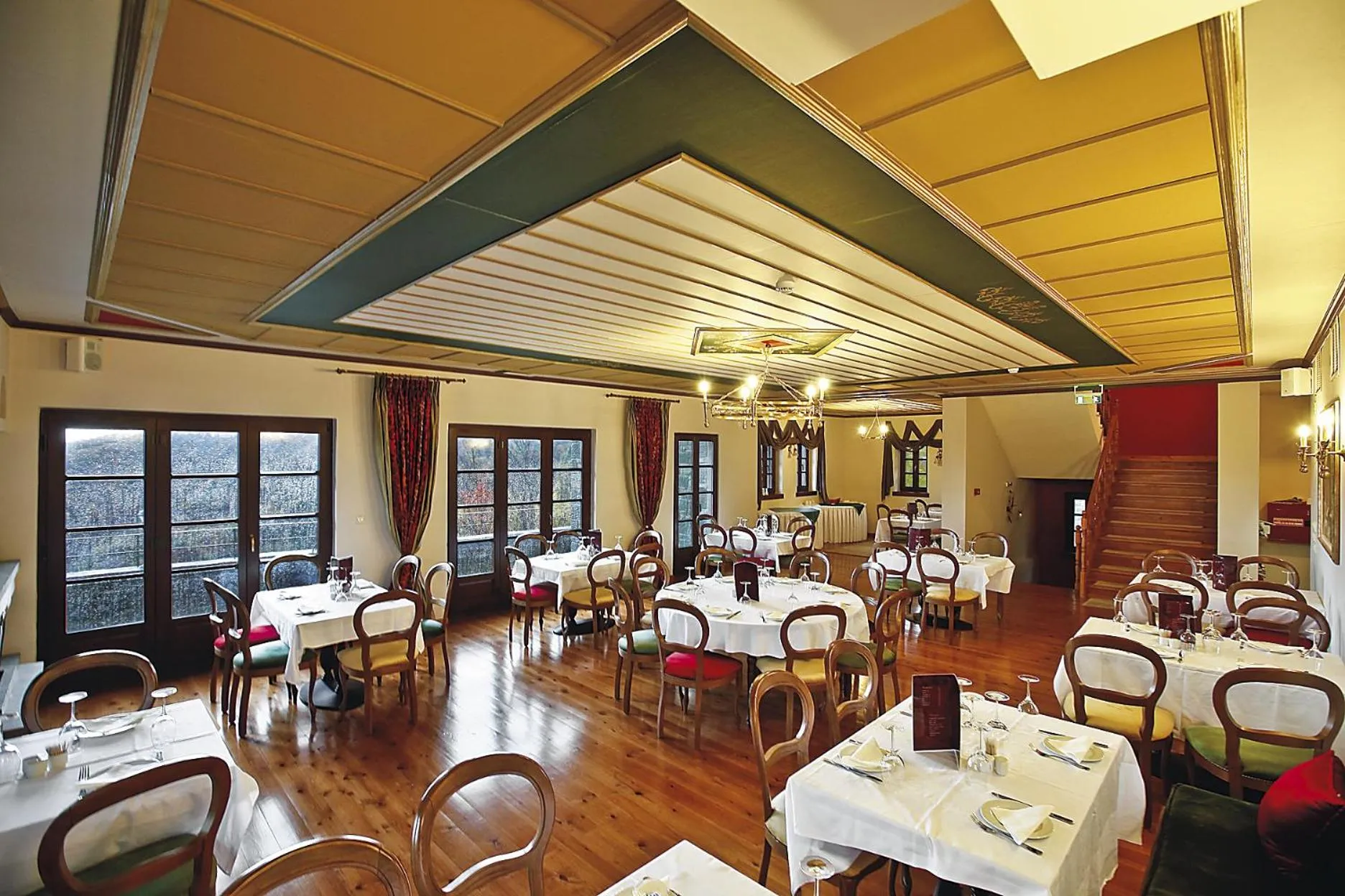 Restaurant/places to eat in Hotel Athina