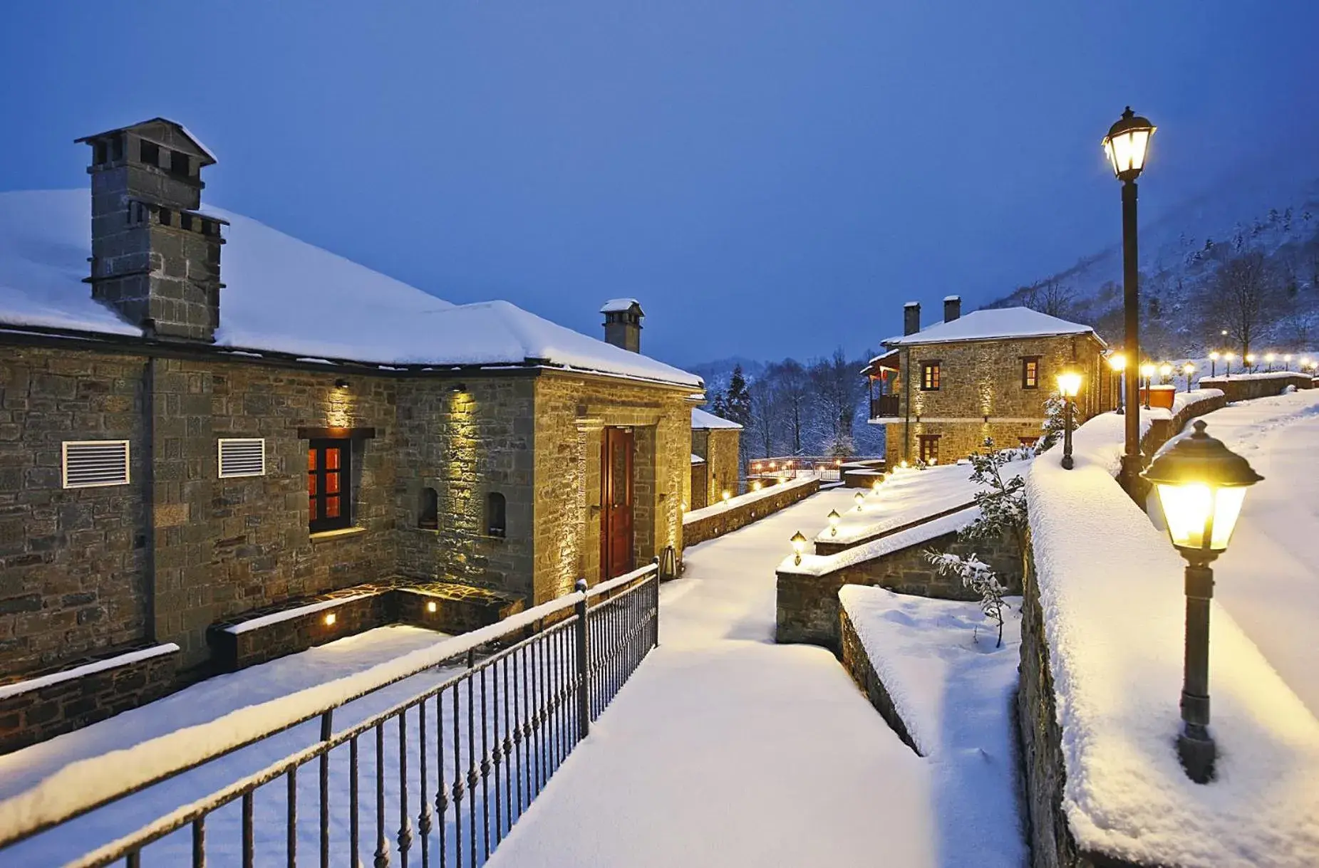 Facade/entrance in Hotel Athina Facade/entrance in Hotel Athina