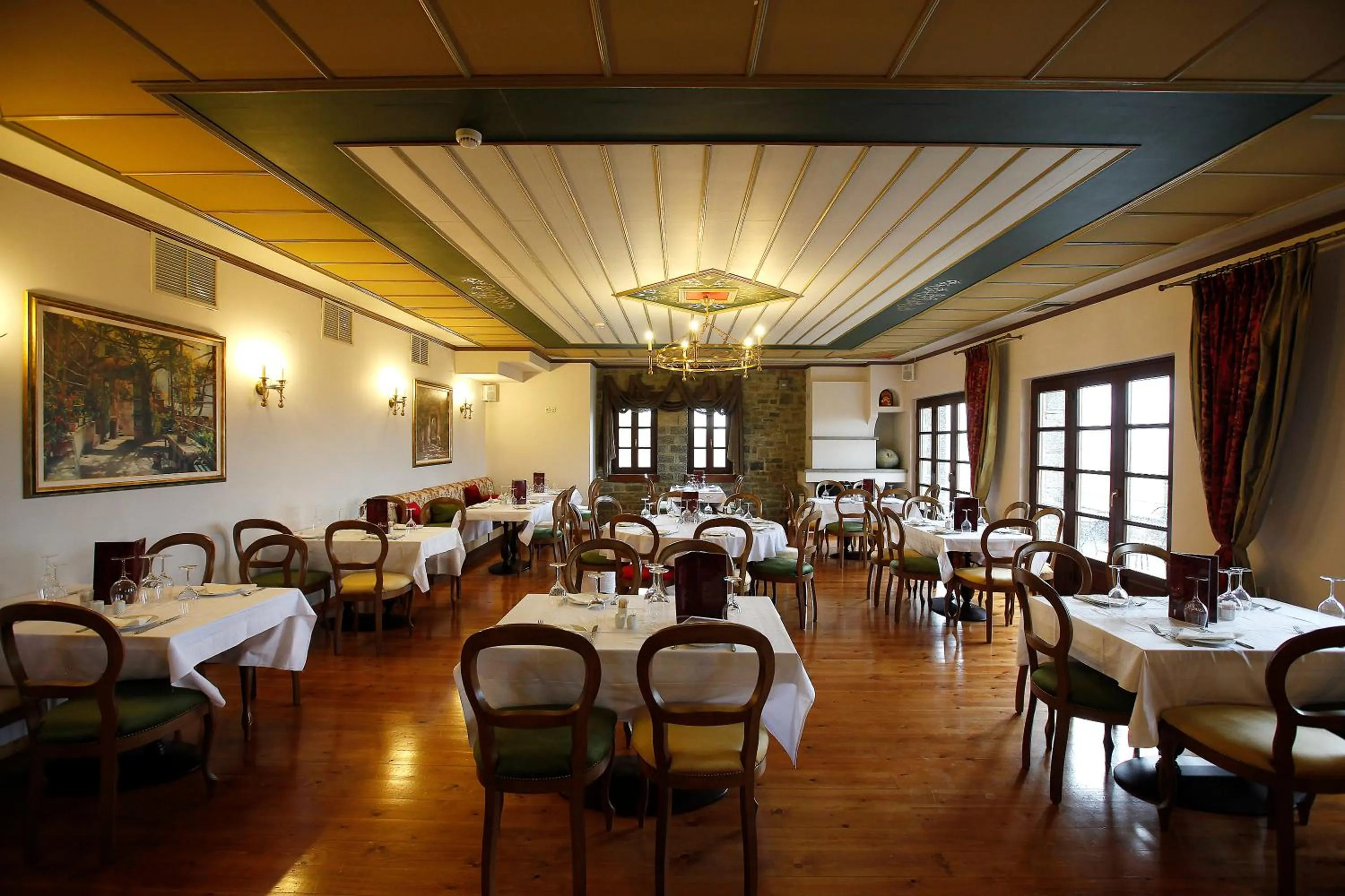 Restaurant/places to eat in Hotel Athina