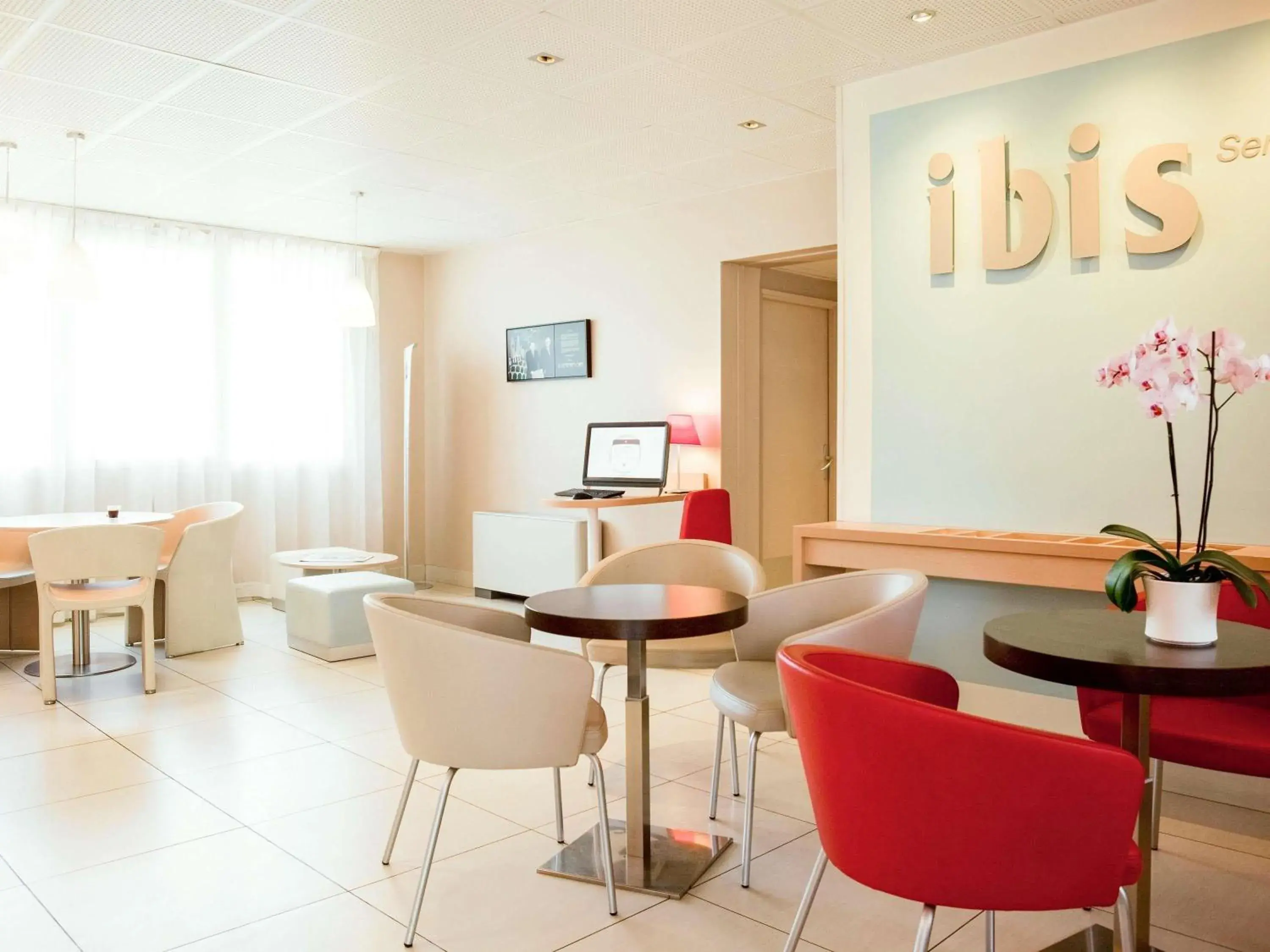 Property building in ibis Senlis Property building in ibis Senlis