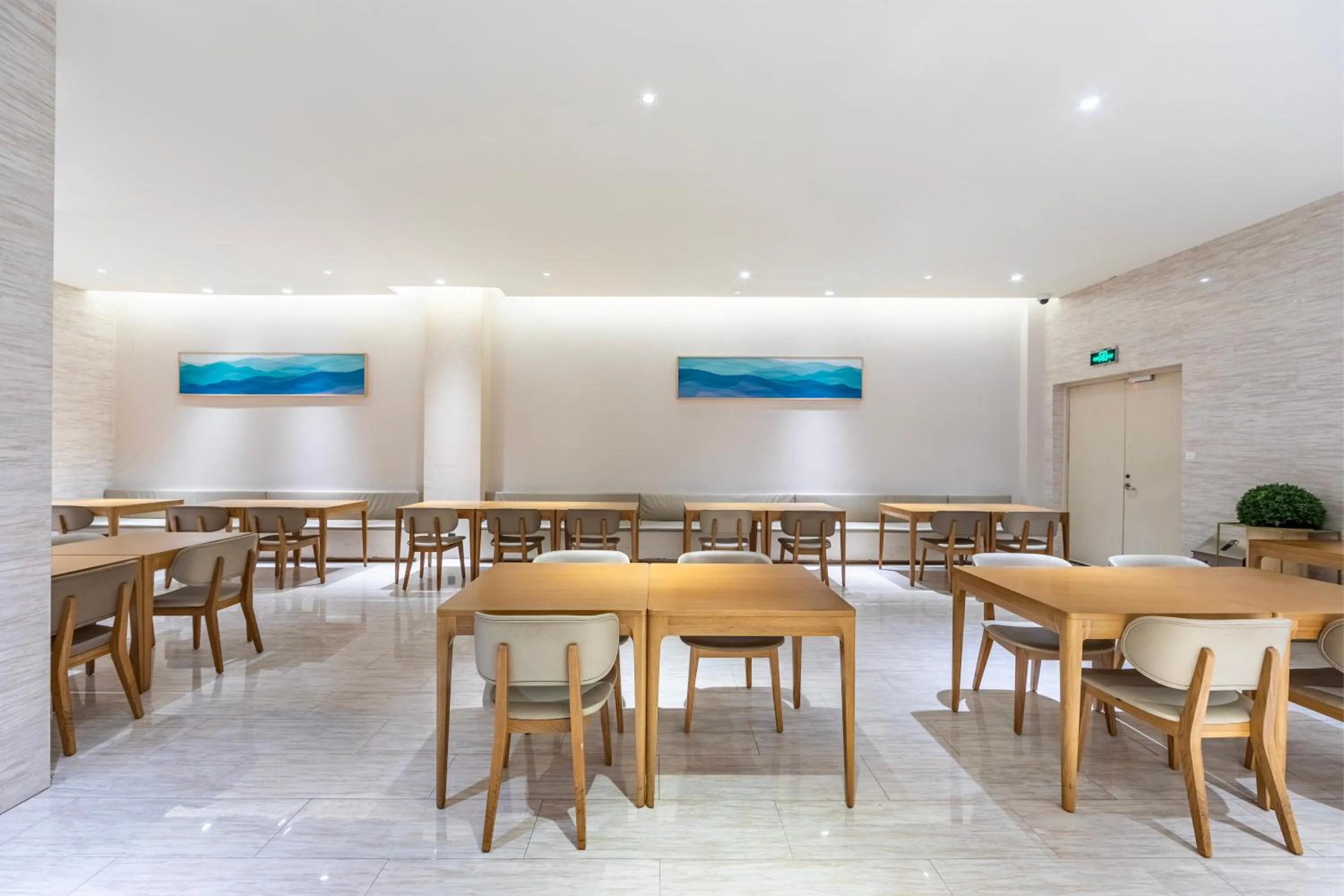 Restaurant/places to eat in JI Hotel Shanghai Jinqiao