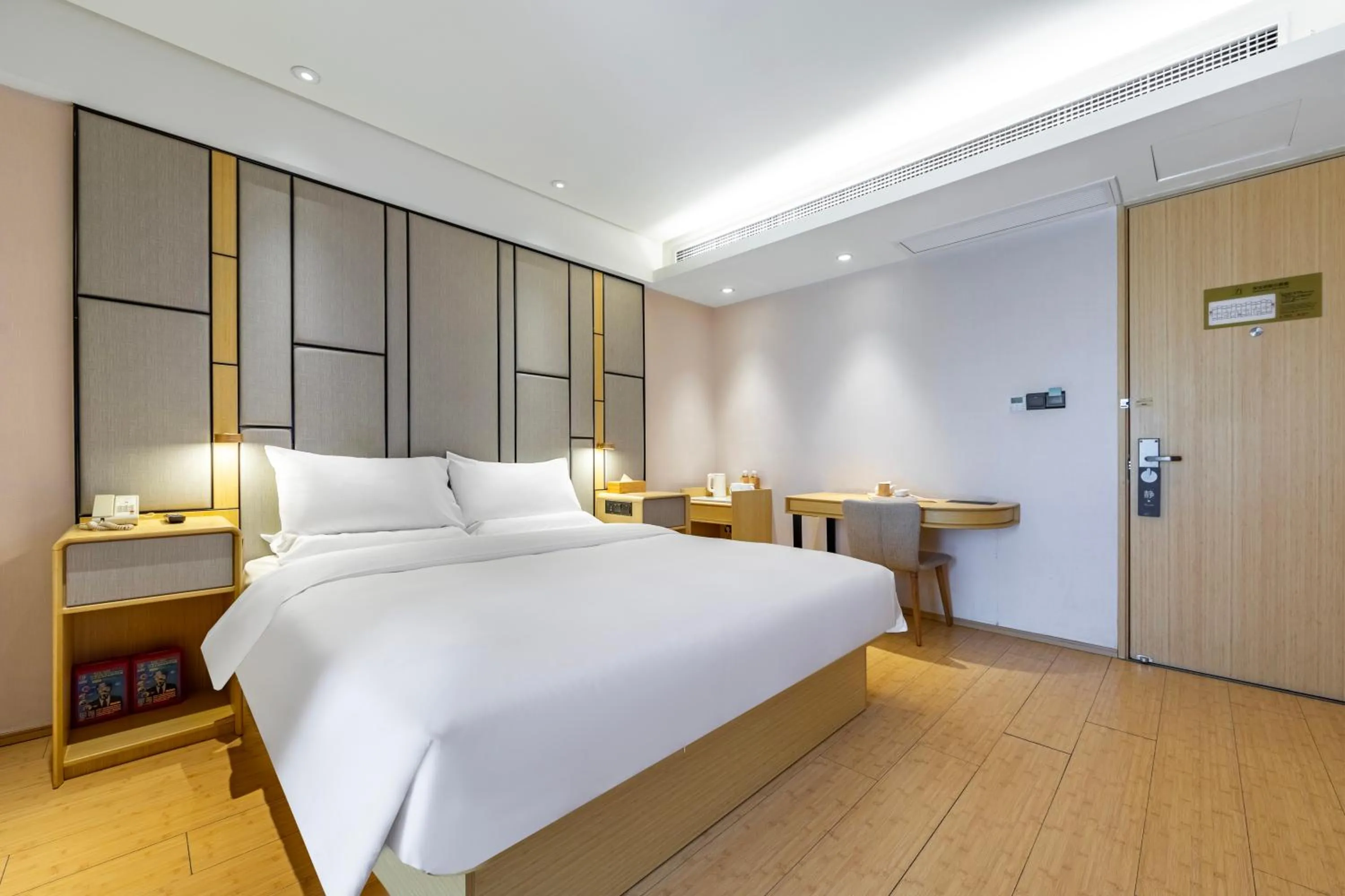 Photo of the whole room, Bed in JI Hotel Shanghai Jinqiao International Commercial Plaza