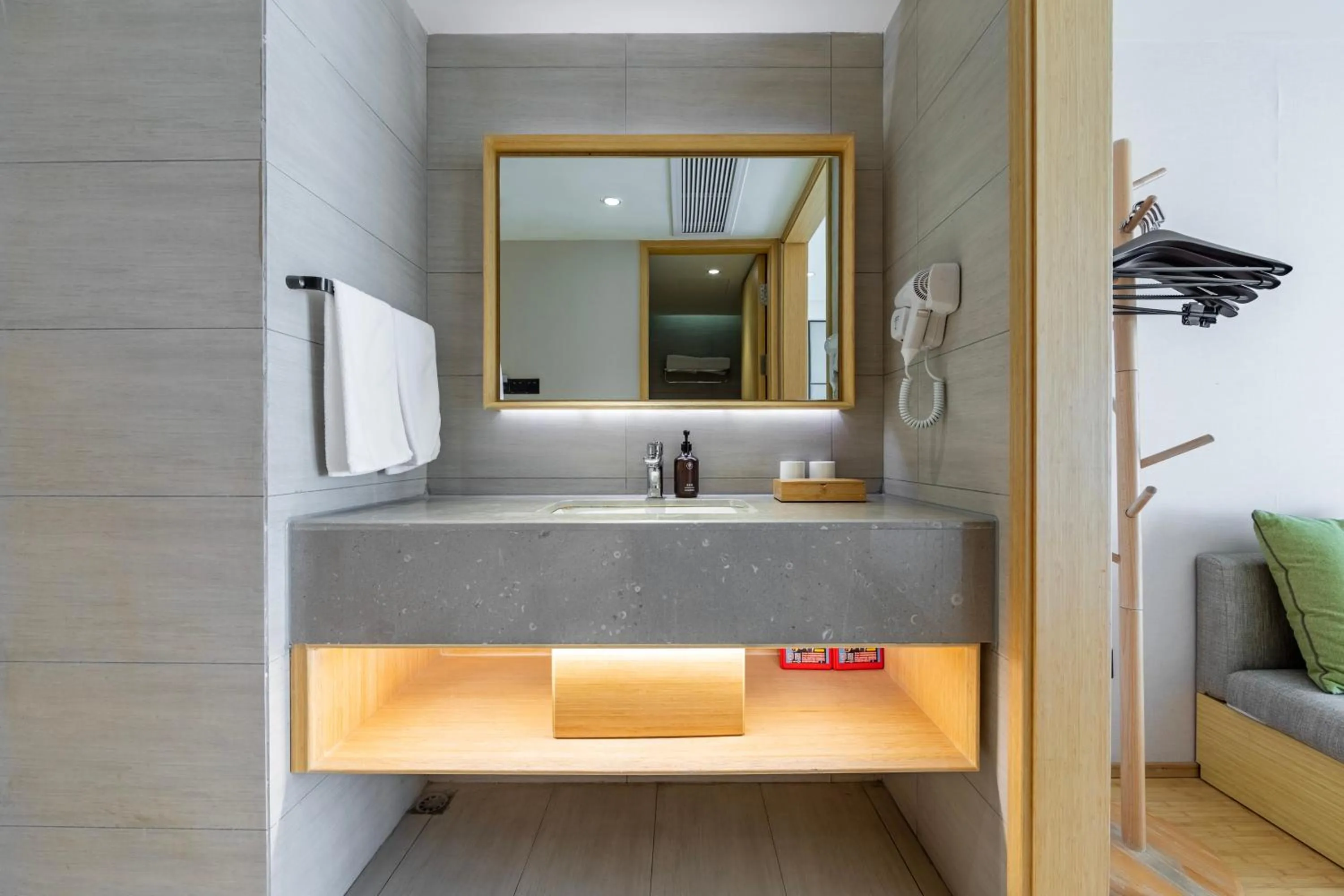 Bathroom in JI Hotel Shanghai Jinqiao International Commercial Plaza