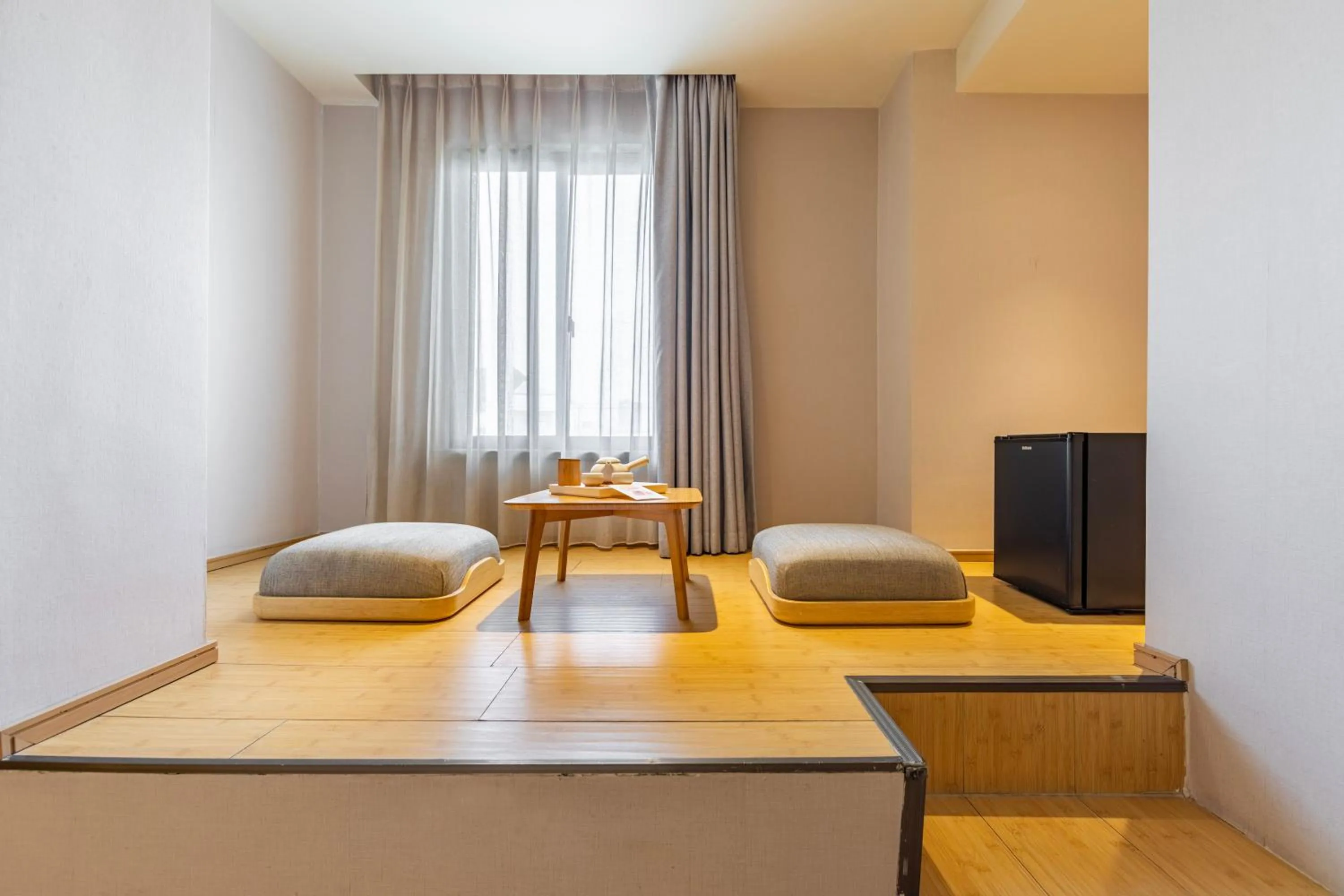 Seating area in JI Hotel Shanghai Jinqiao International Commercial Plaza