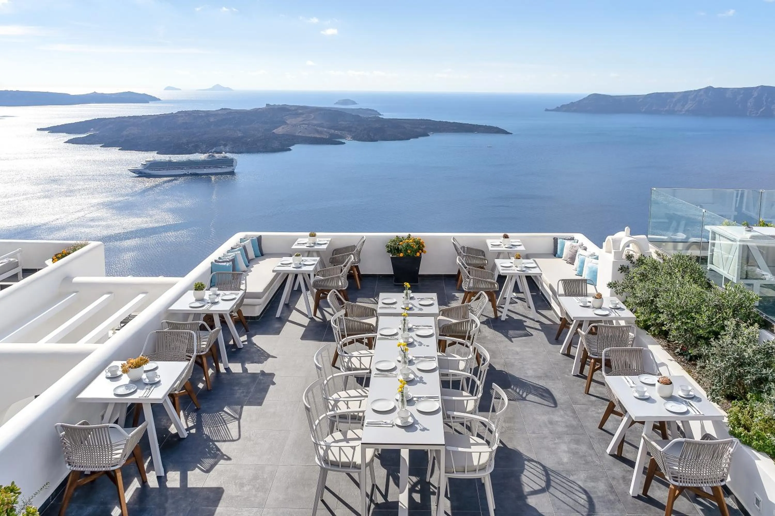 Restaurant/places to eat in Agali Houses