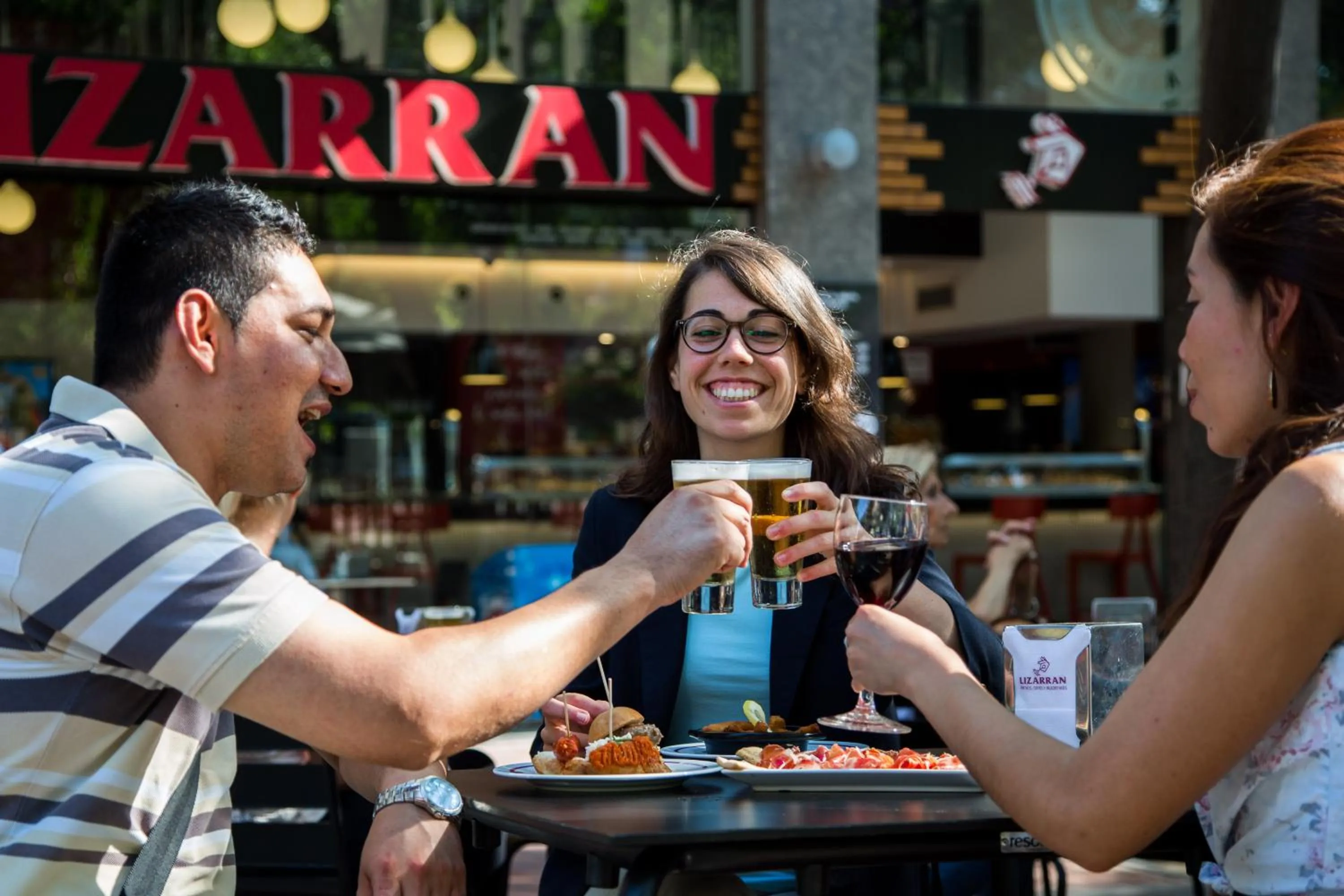 Restaurant/places to eat in 08028 Apartments