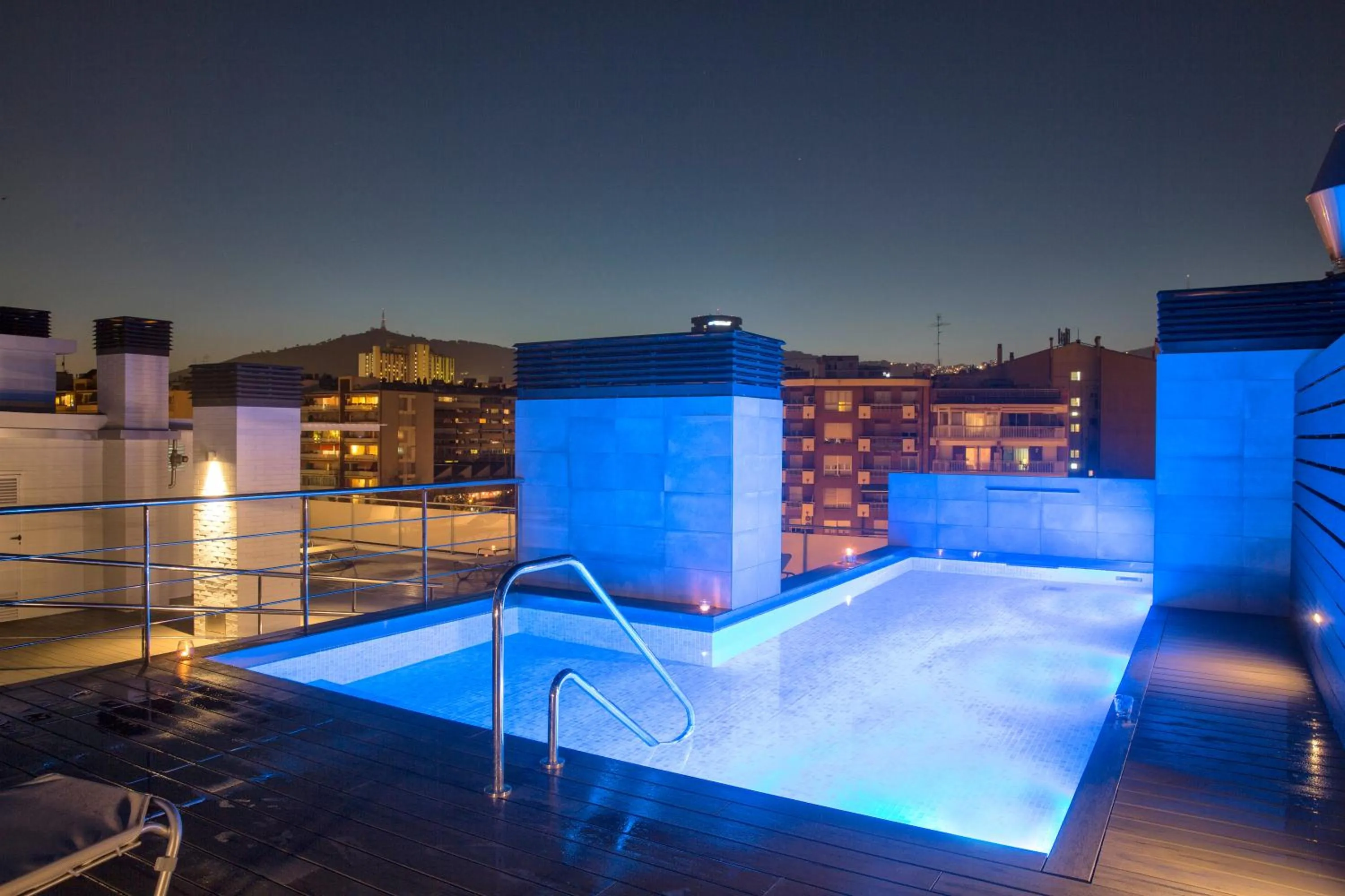 Night in 08028 Apartments