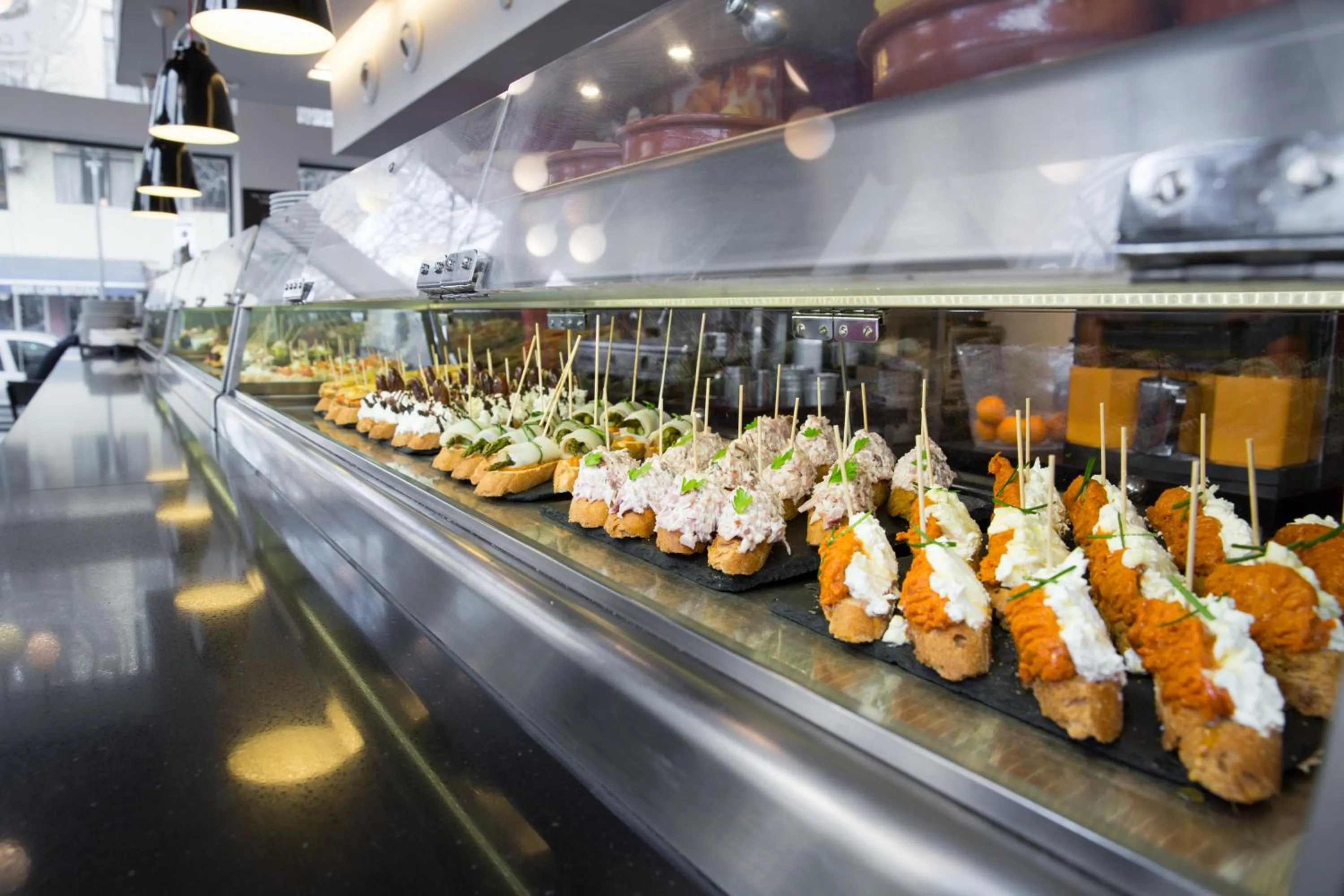 Restaurant/places to eat in 08028 Apartments