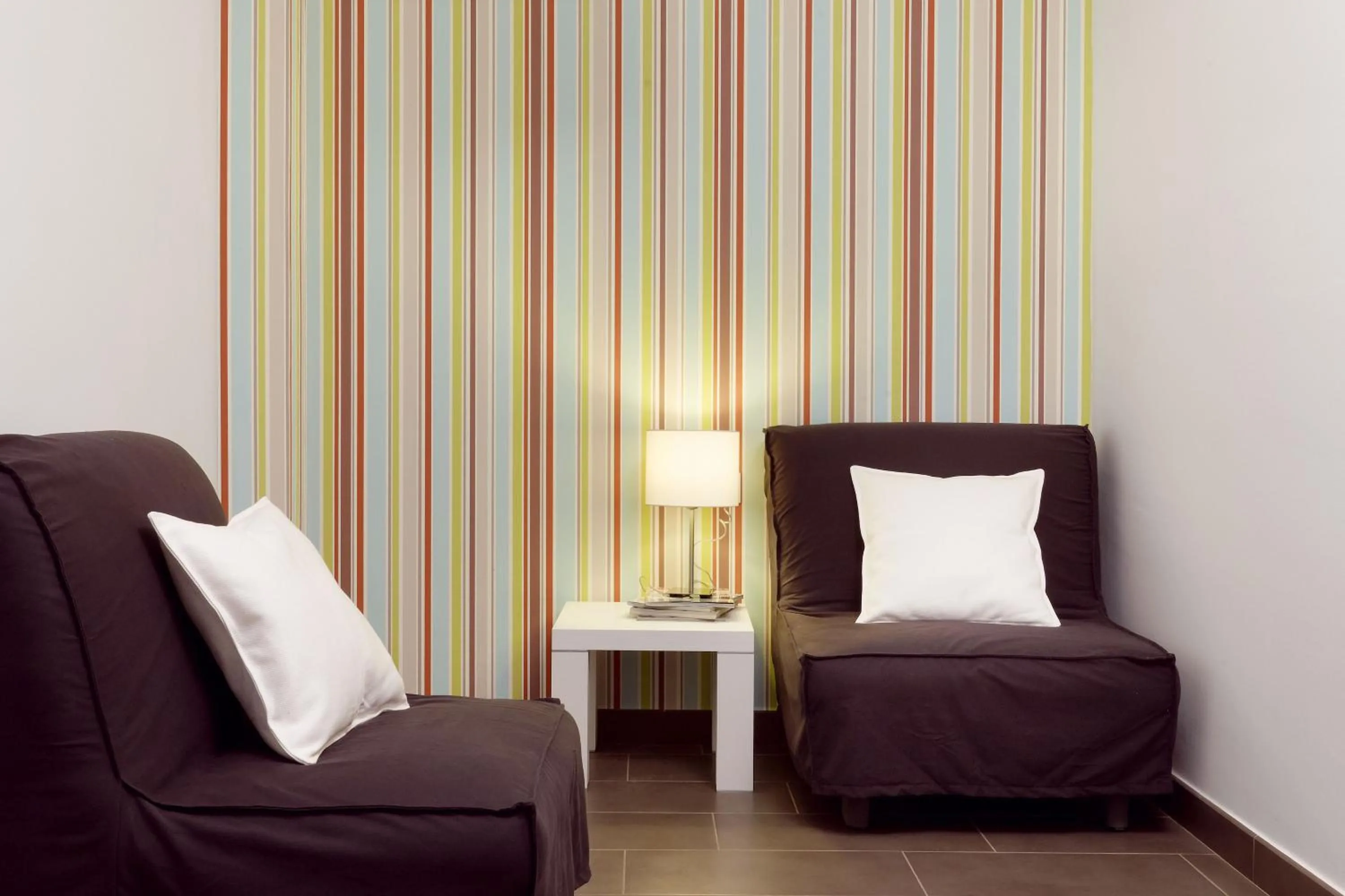 Seating area in 08028 Apartments