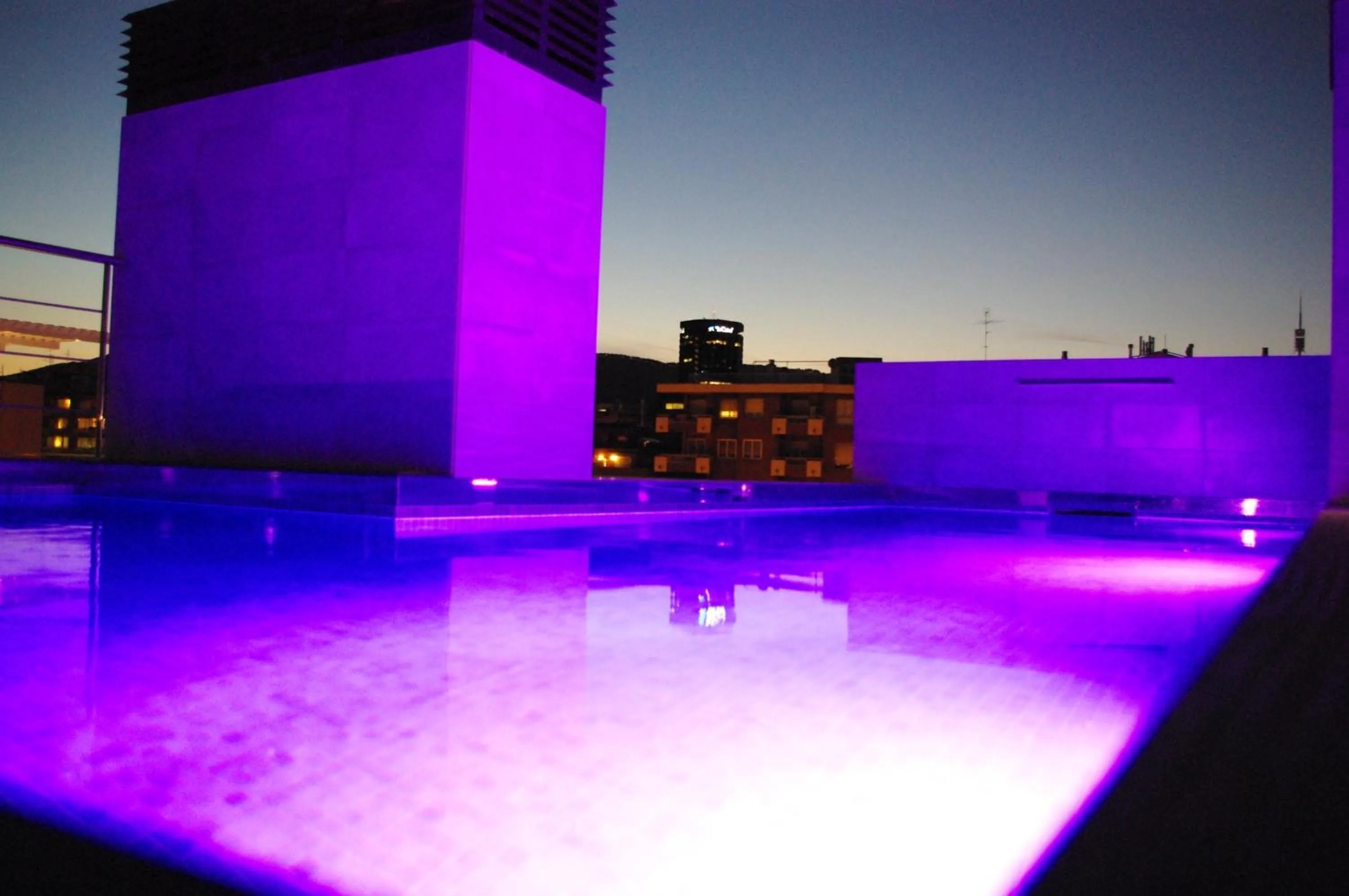 Swimming pool in 08028 Apartments