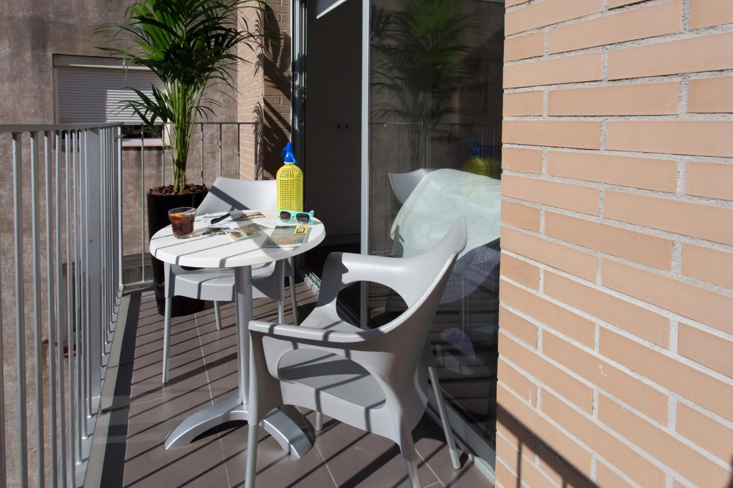 One-Bedroom Apartment with Balcony (1- 2 Adults) in 08028 Apartments One-Bedroom Apartment with Balcony (1- 2 Adults) in 08028 Apartments