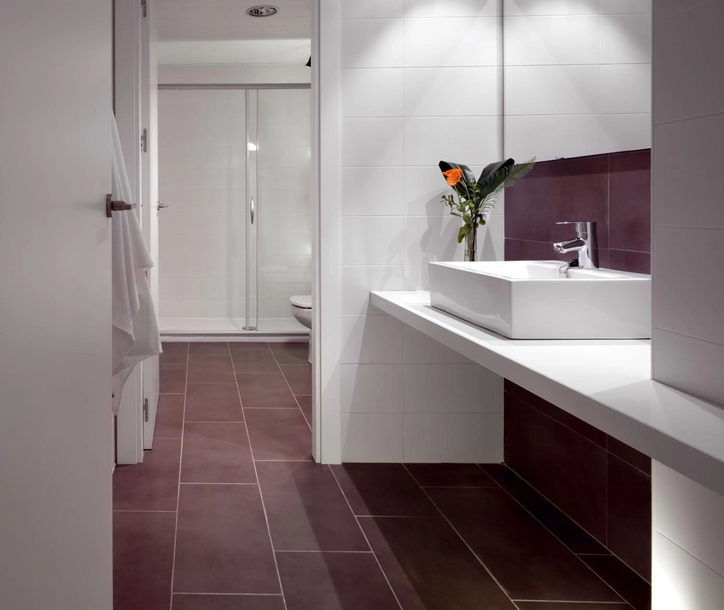 Bathroom in 08028 Apartments