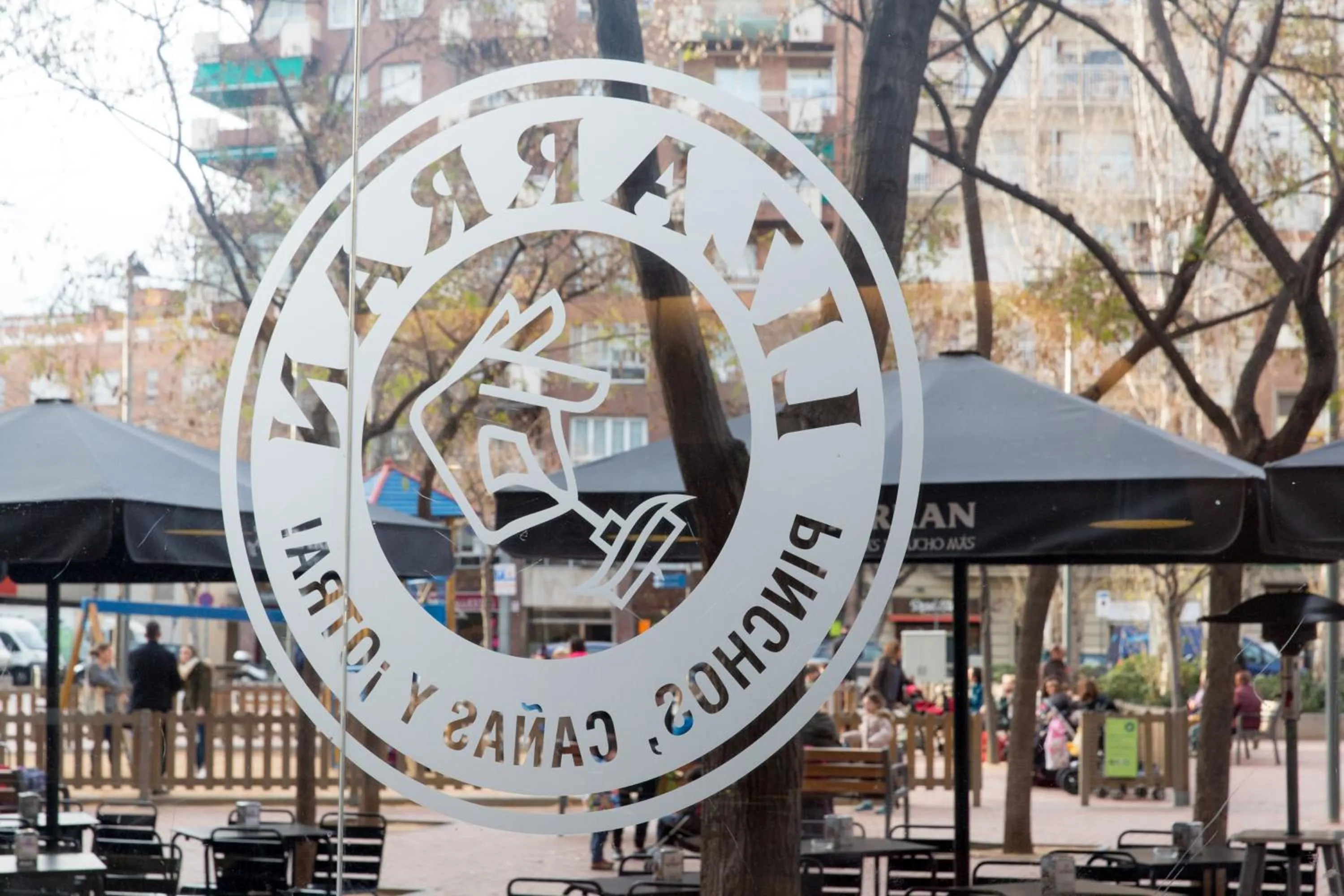 Restaurant/places to eat in 08028 Apartments