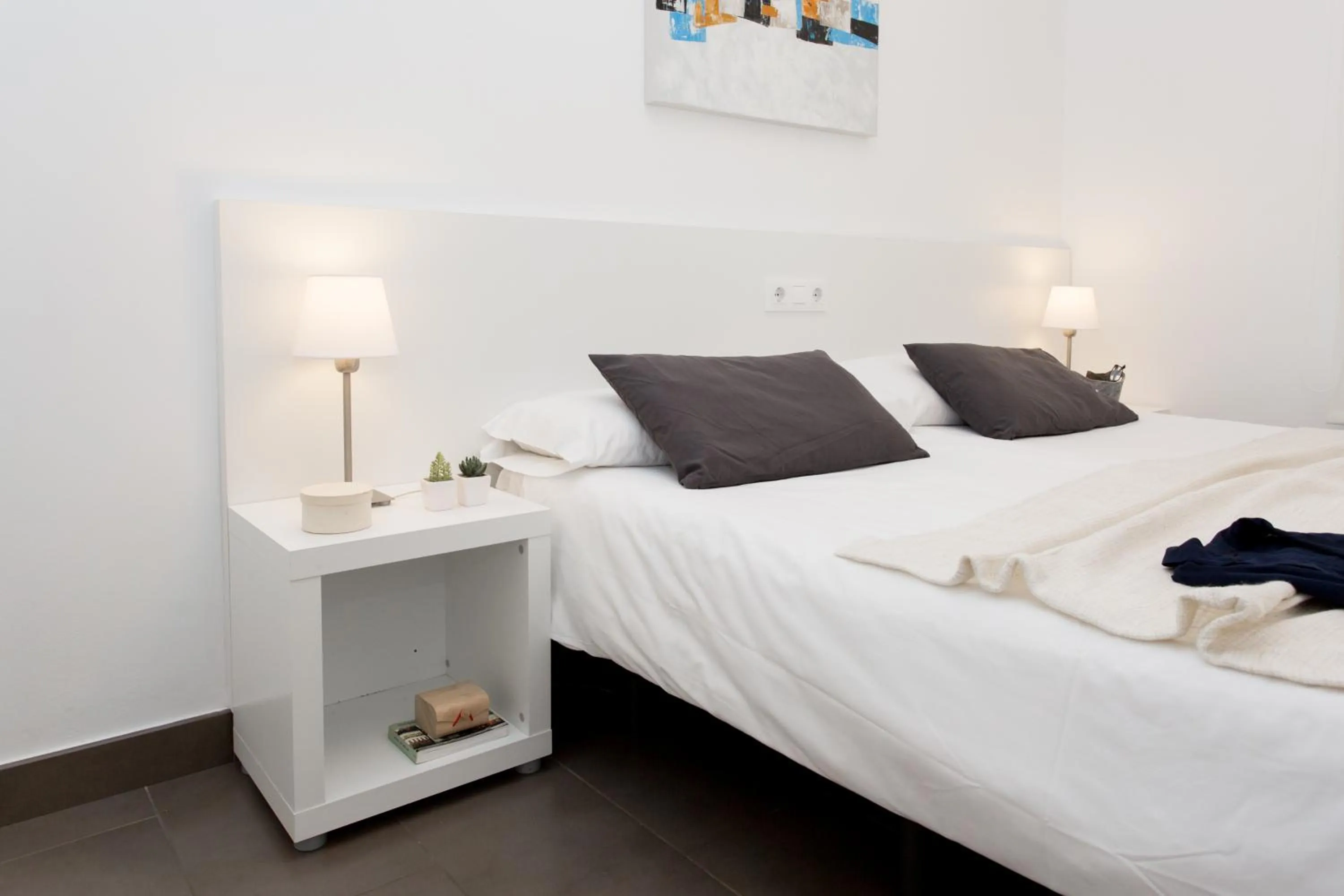 Photo of the whole room, Bed in 08028 Apartments