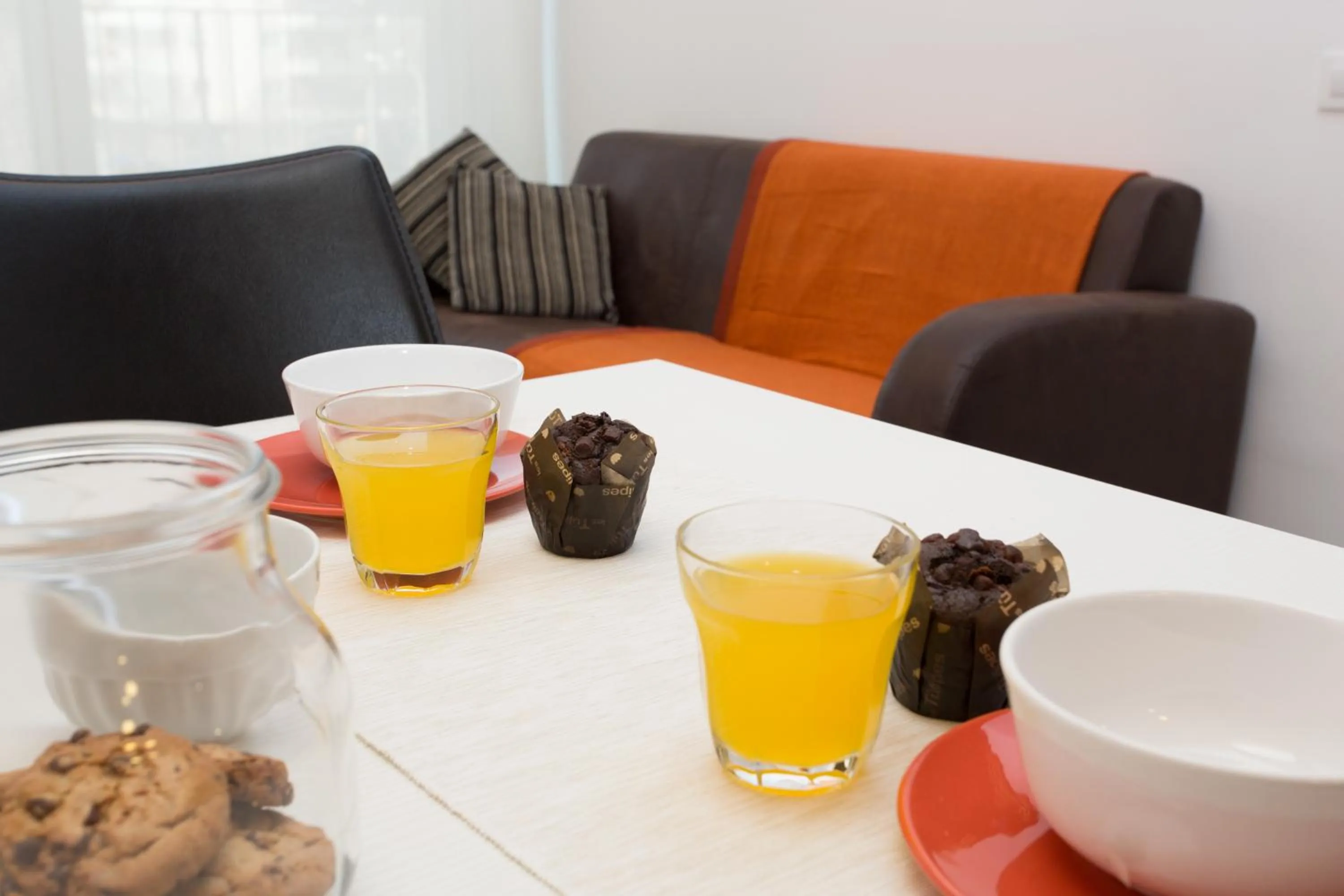 Dining area in 08028 Apartments