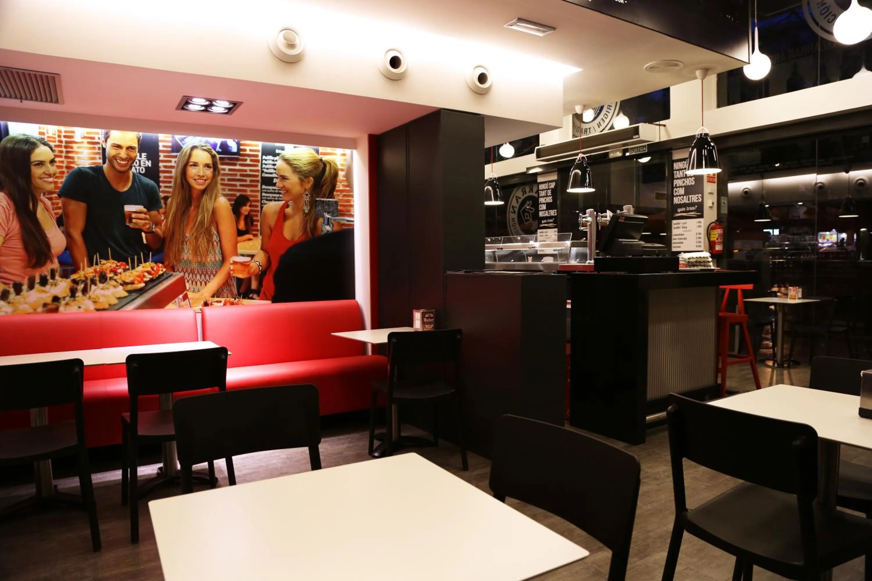 Restaurant/places to eat in 08028 Apartments