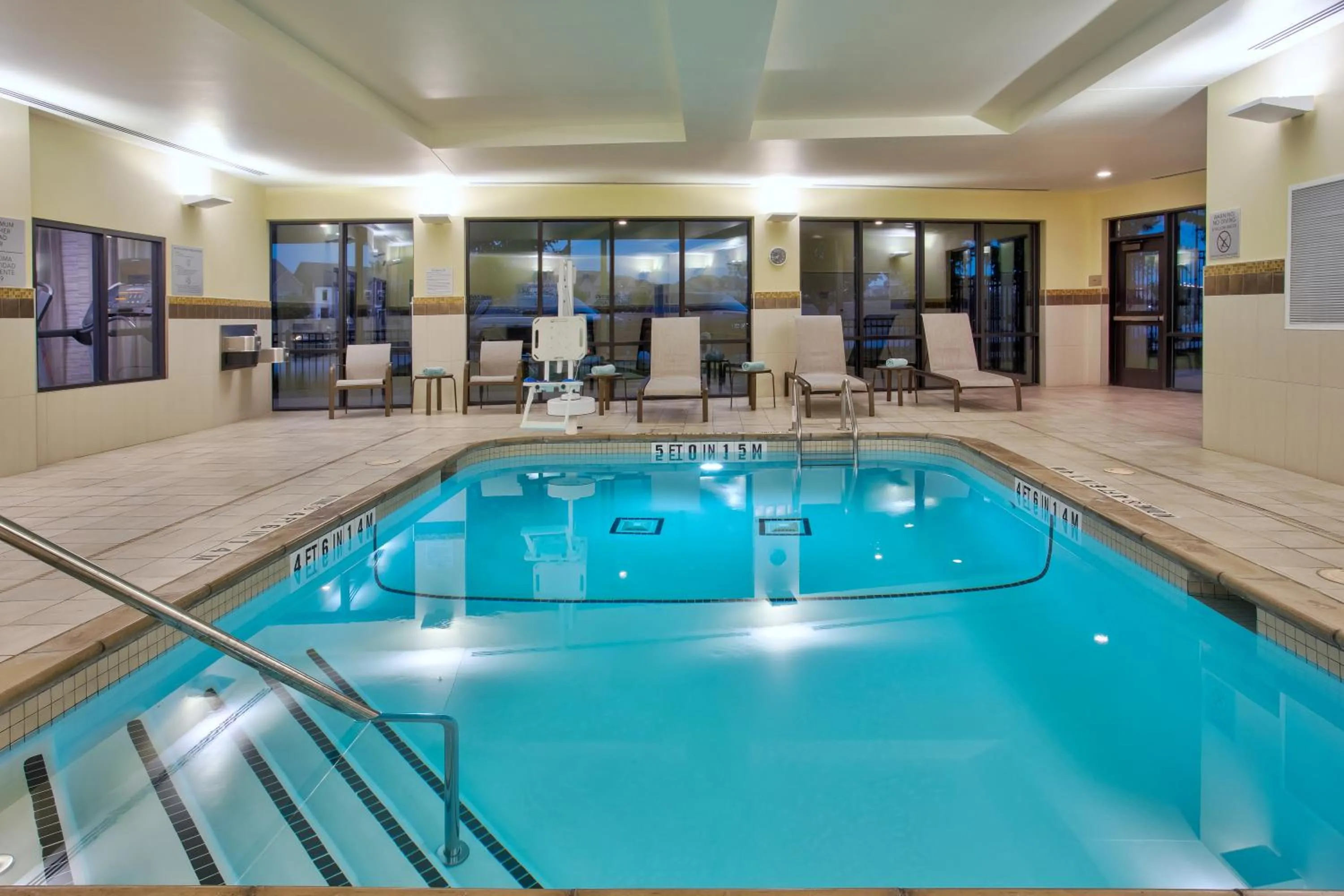 Swimming pool in Courtyard by Marriott Dallas Flower Mound