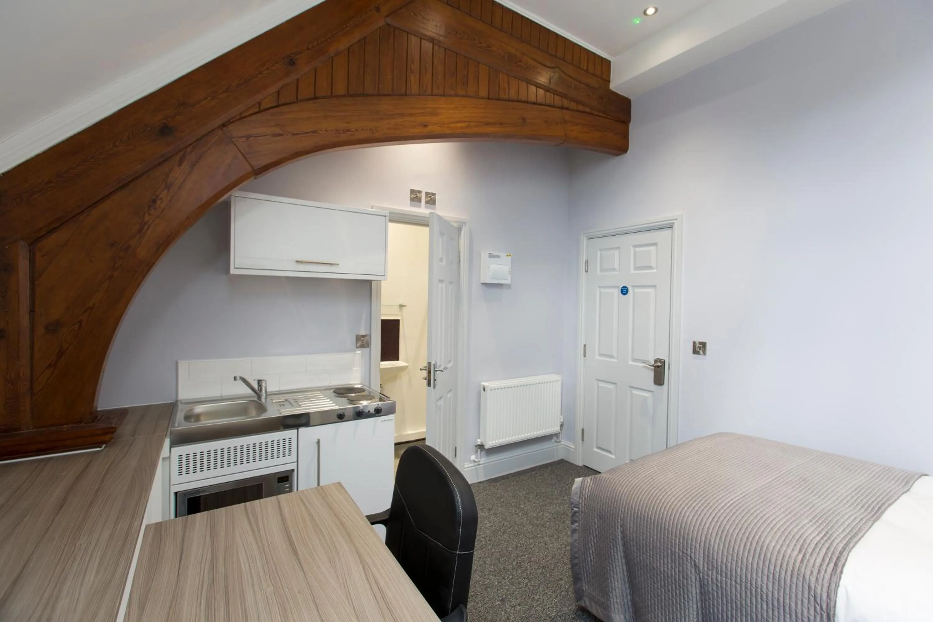 Photo of the whole room, Bed in Old County Court