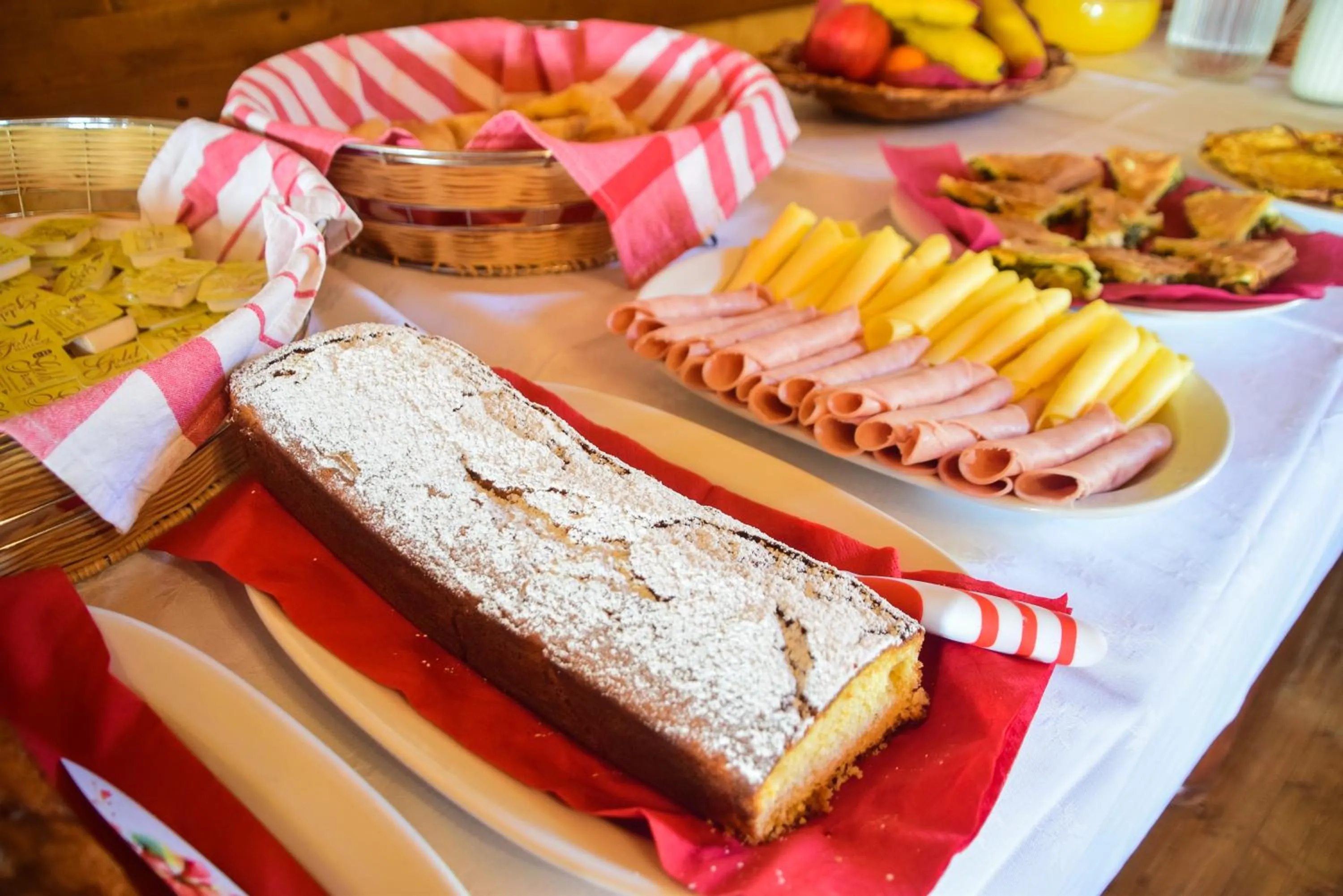 Meals in Pigi Tarlampa Hotel