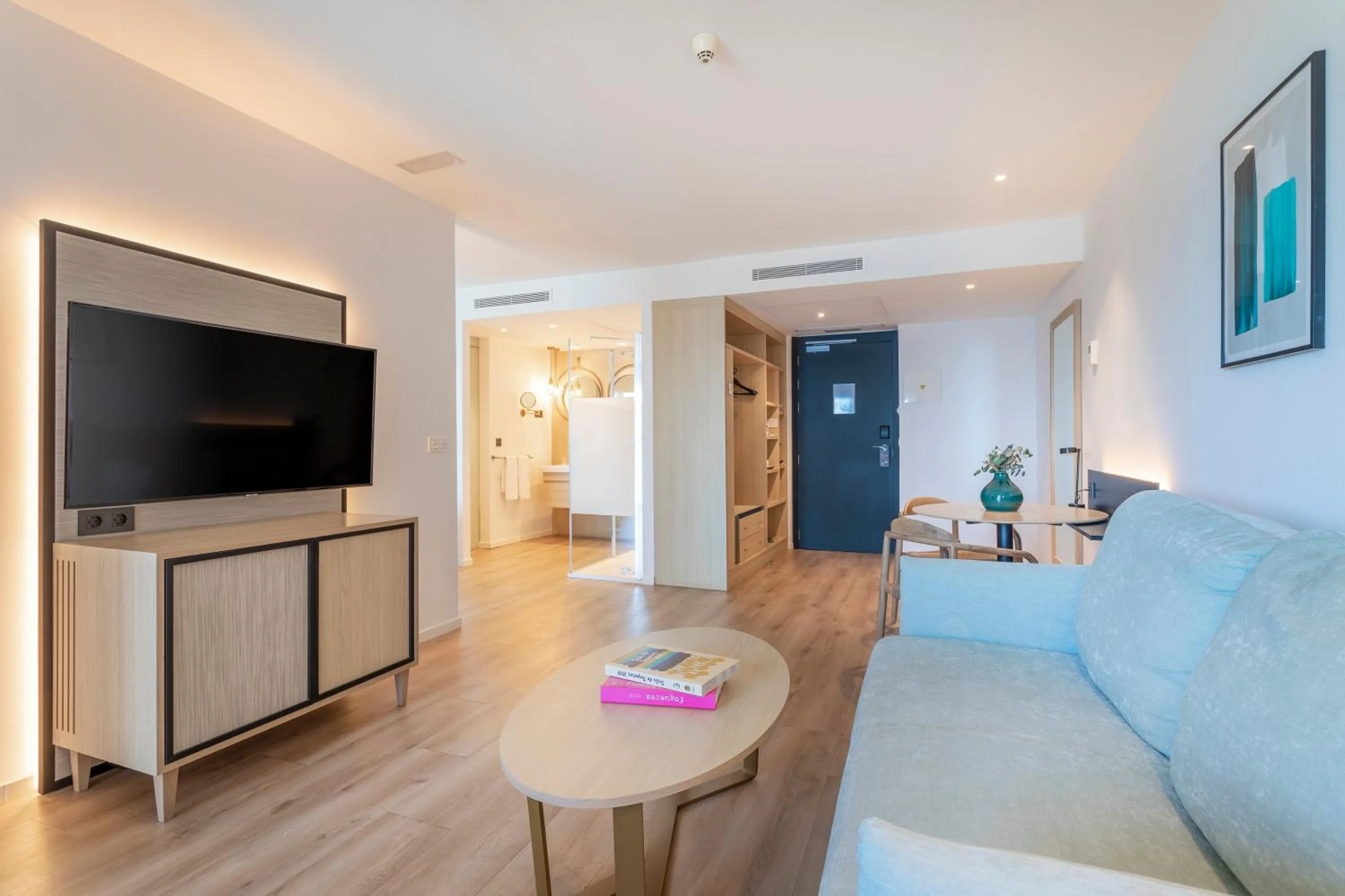 TV and multimedia in Suites del Mar by Melia