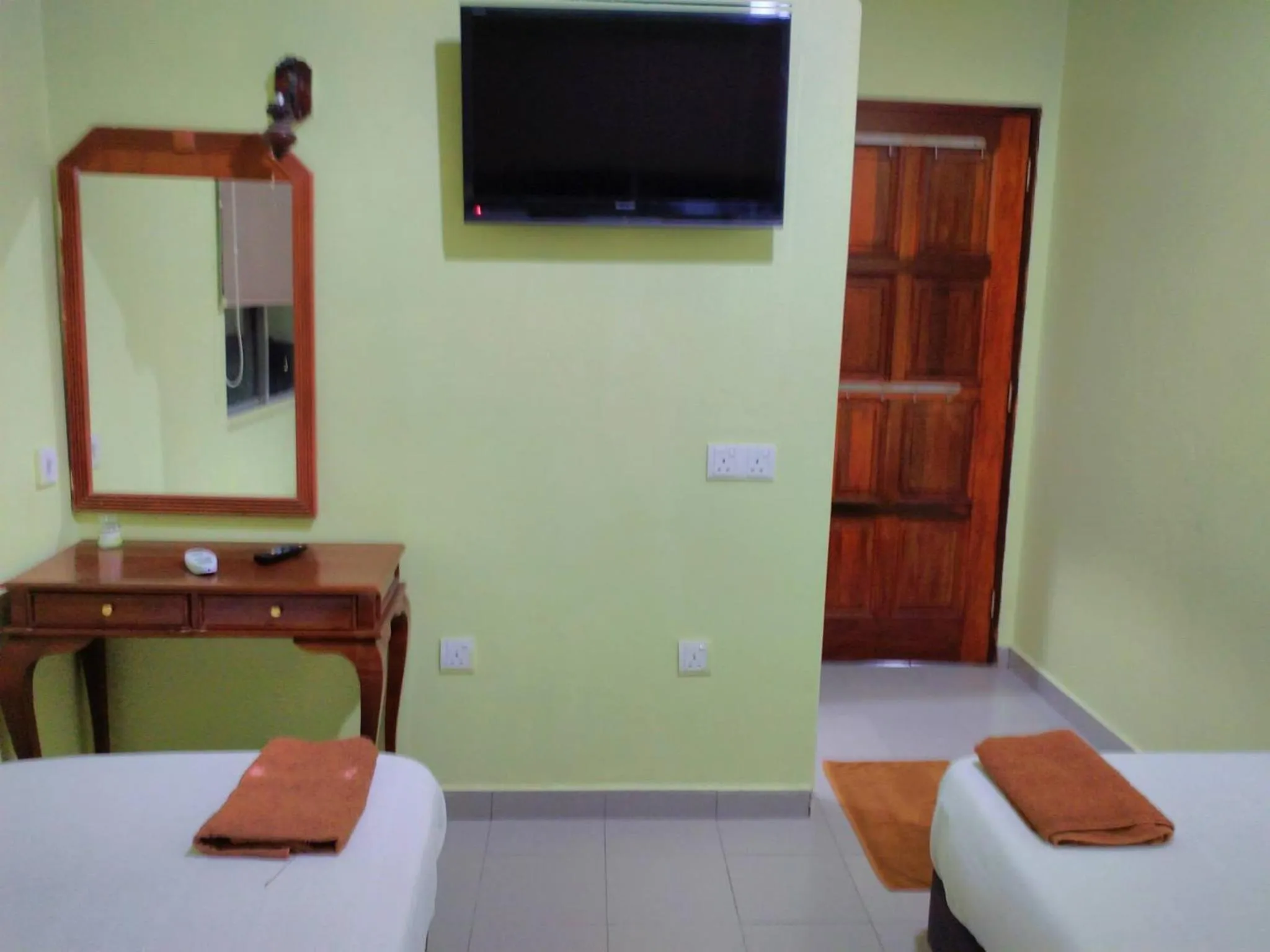 Bedroom, Bed in Hotel Paka INN