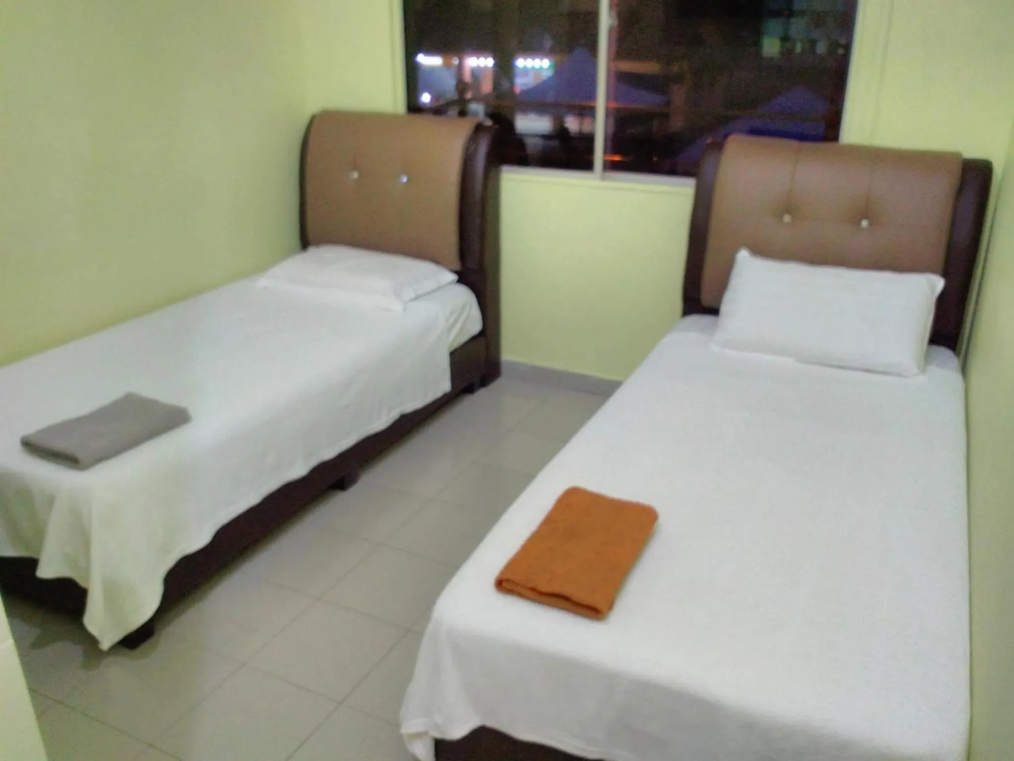 Bed in Hotel Paka INN