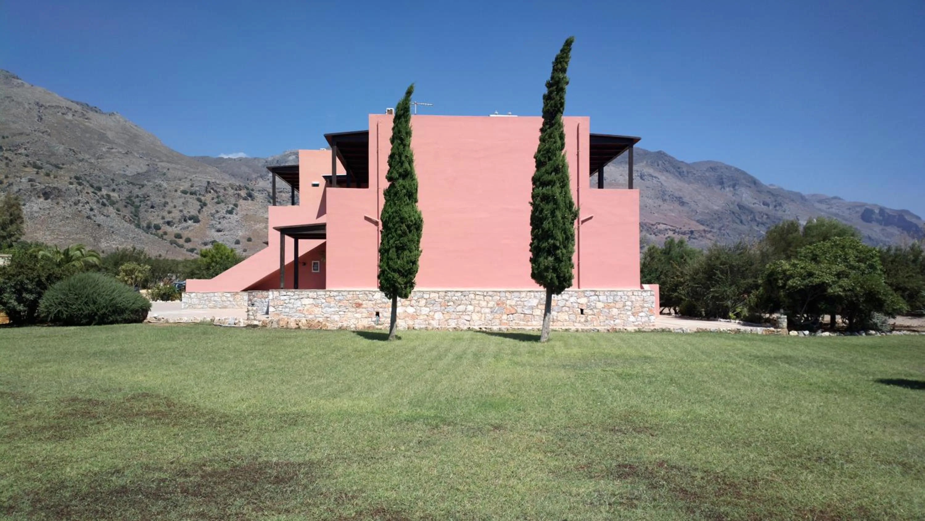 Facade/entrance in Kallicrates Village