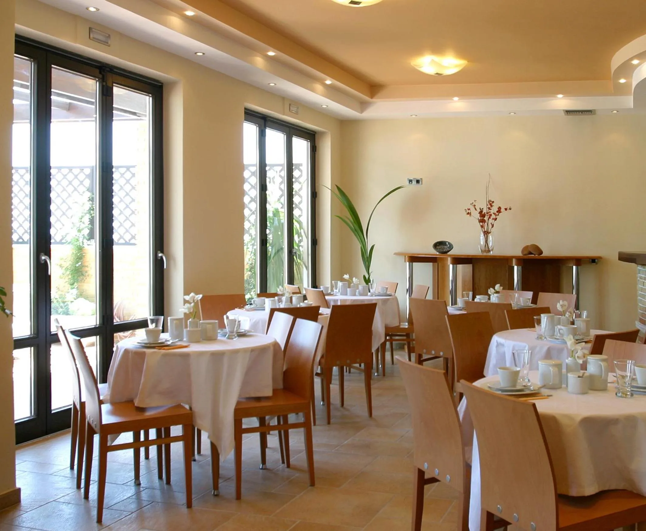 Restaurant/places to eat in On The Rocks