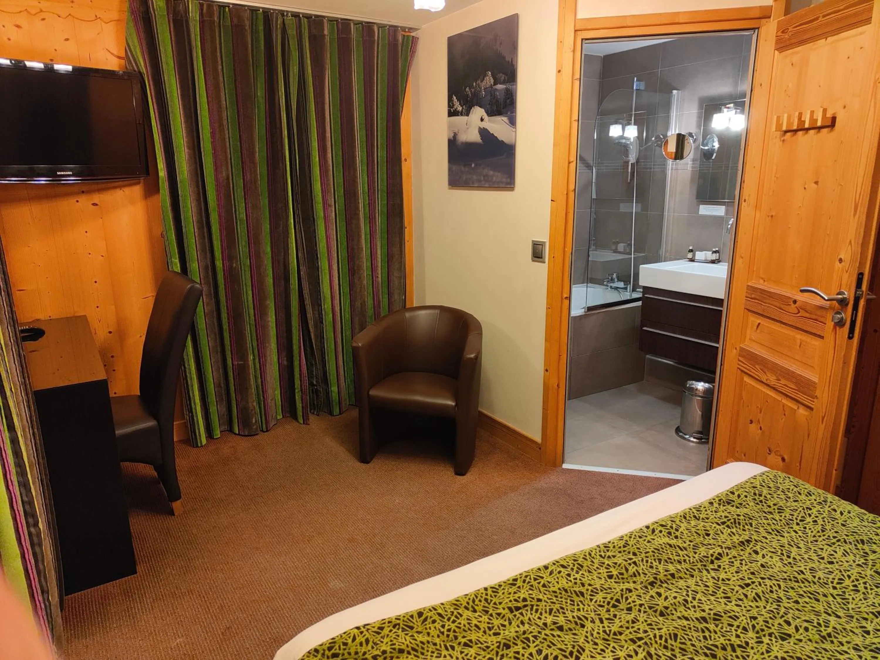 Bed in Aiguille du Midi - Hôtel & Restaurant