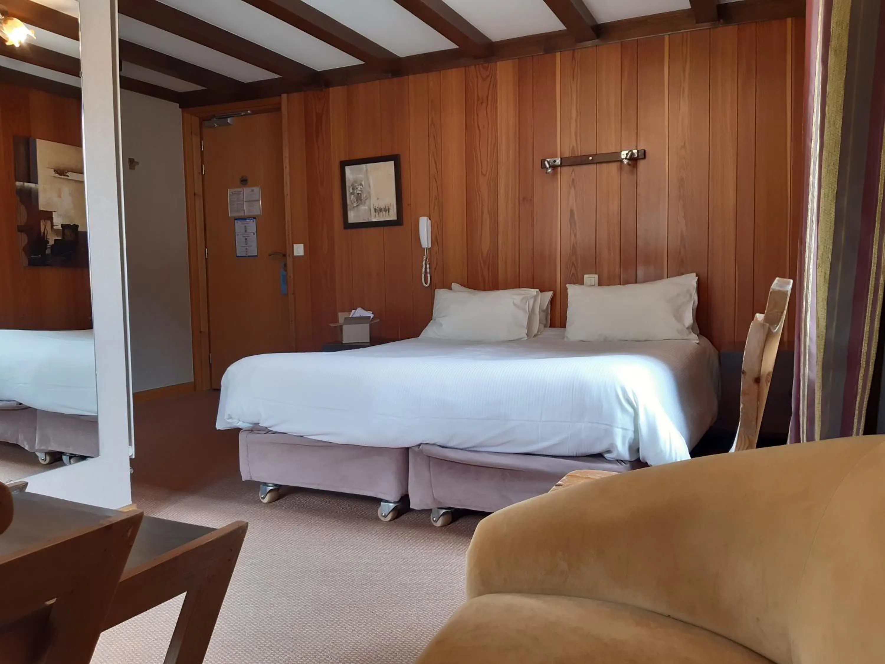 Bedroom, Bed in Aiguille du Midi - Hôtel & Restaurant