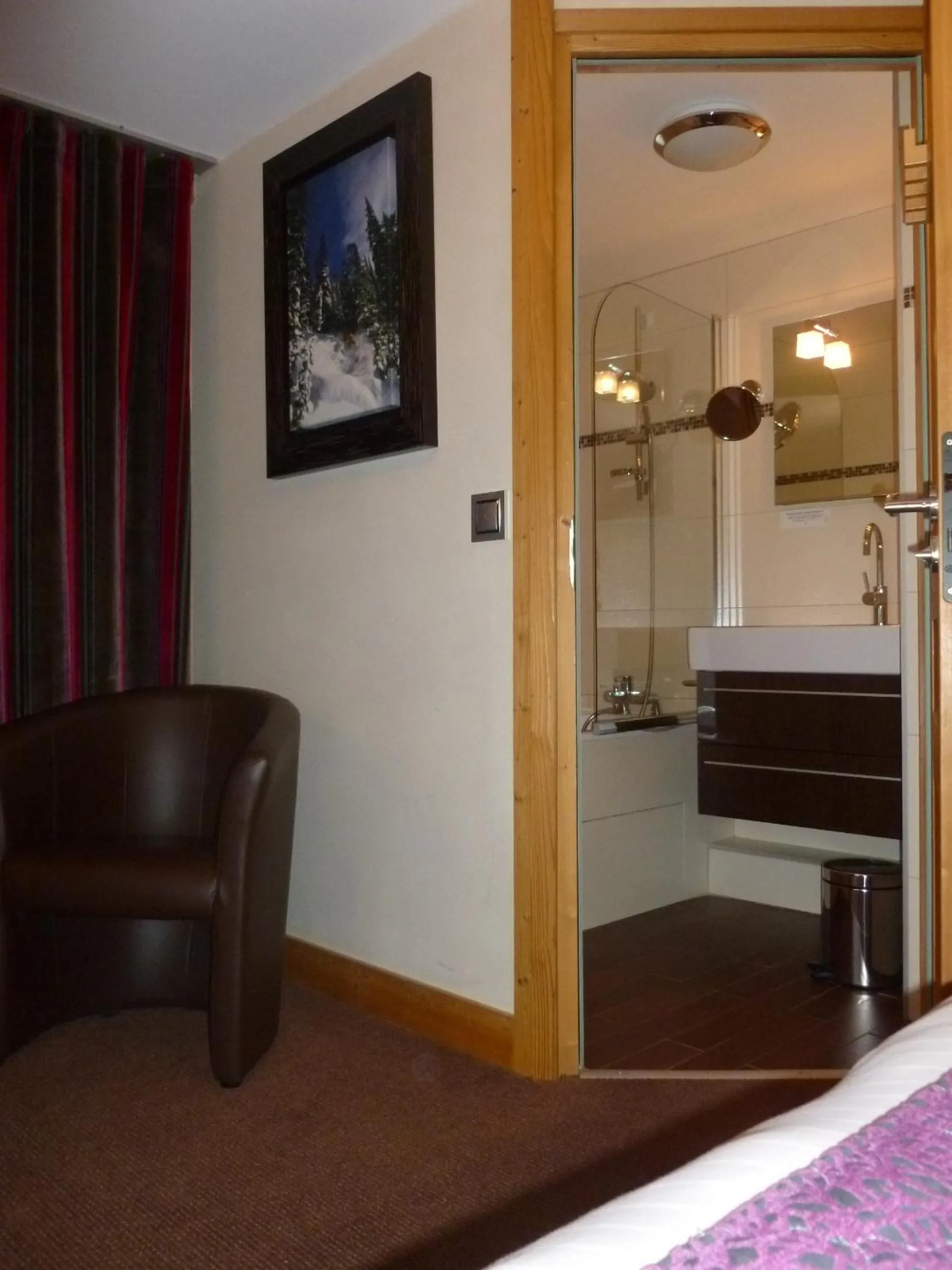 Photo of the whole room in Aiguille du Midi - Hôtel & Restaurant