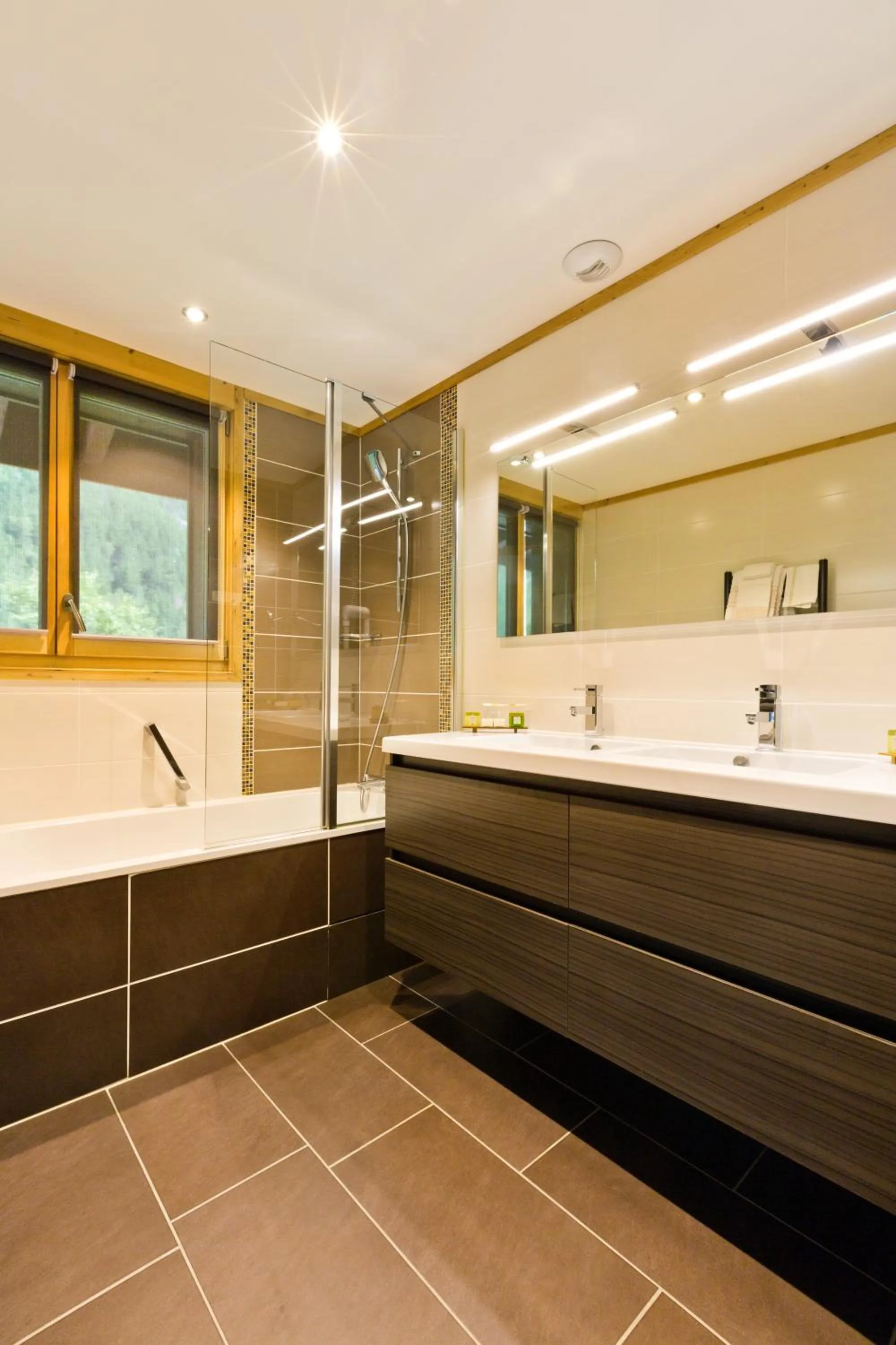 Bathroom in Aiguille du Midi - Hôtel & Restaurant