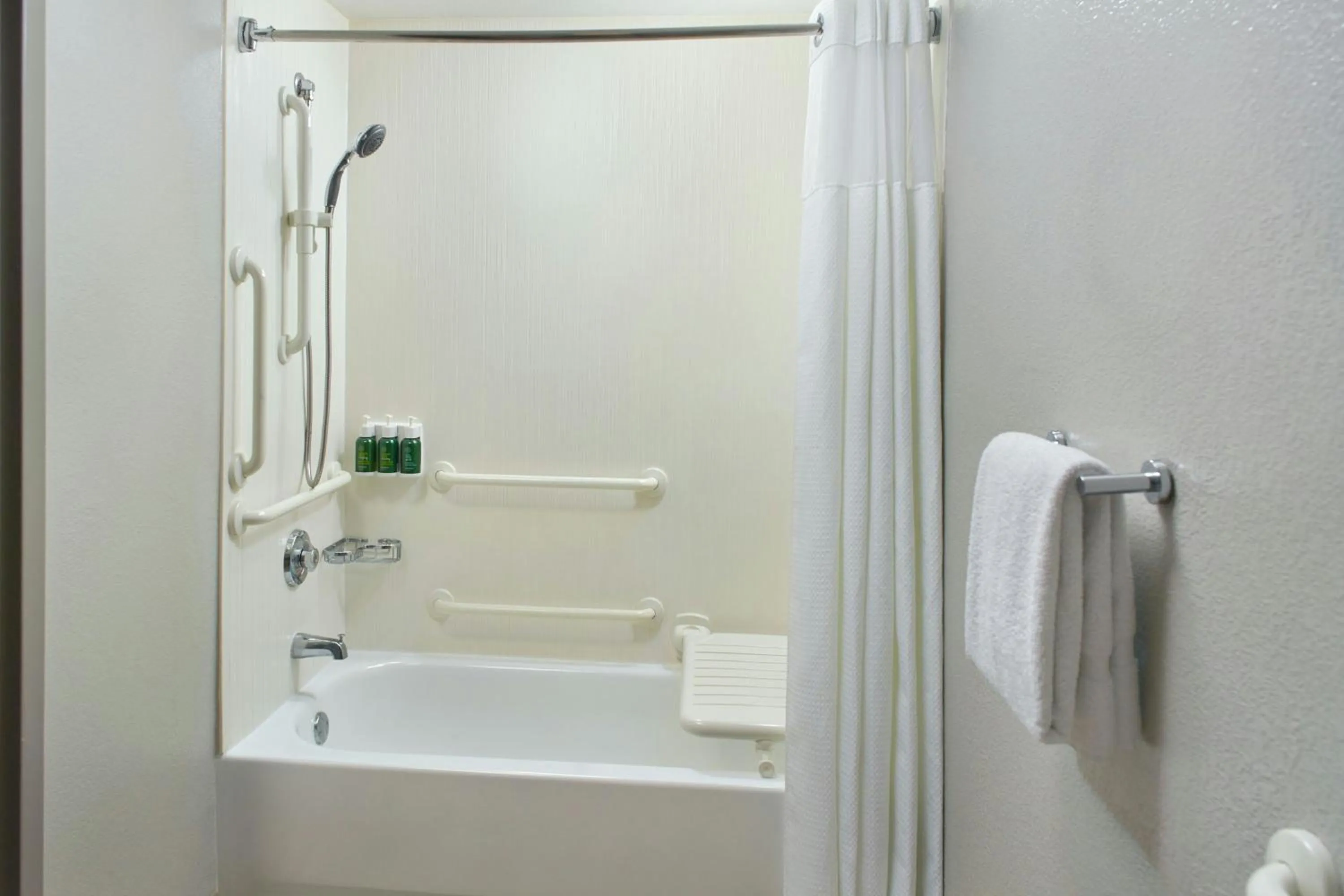 Bathroom in Courtyard by Marriott Myrtle Beach Broadway