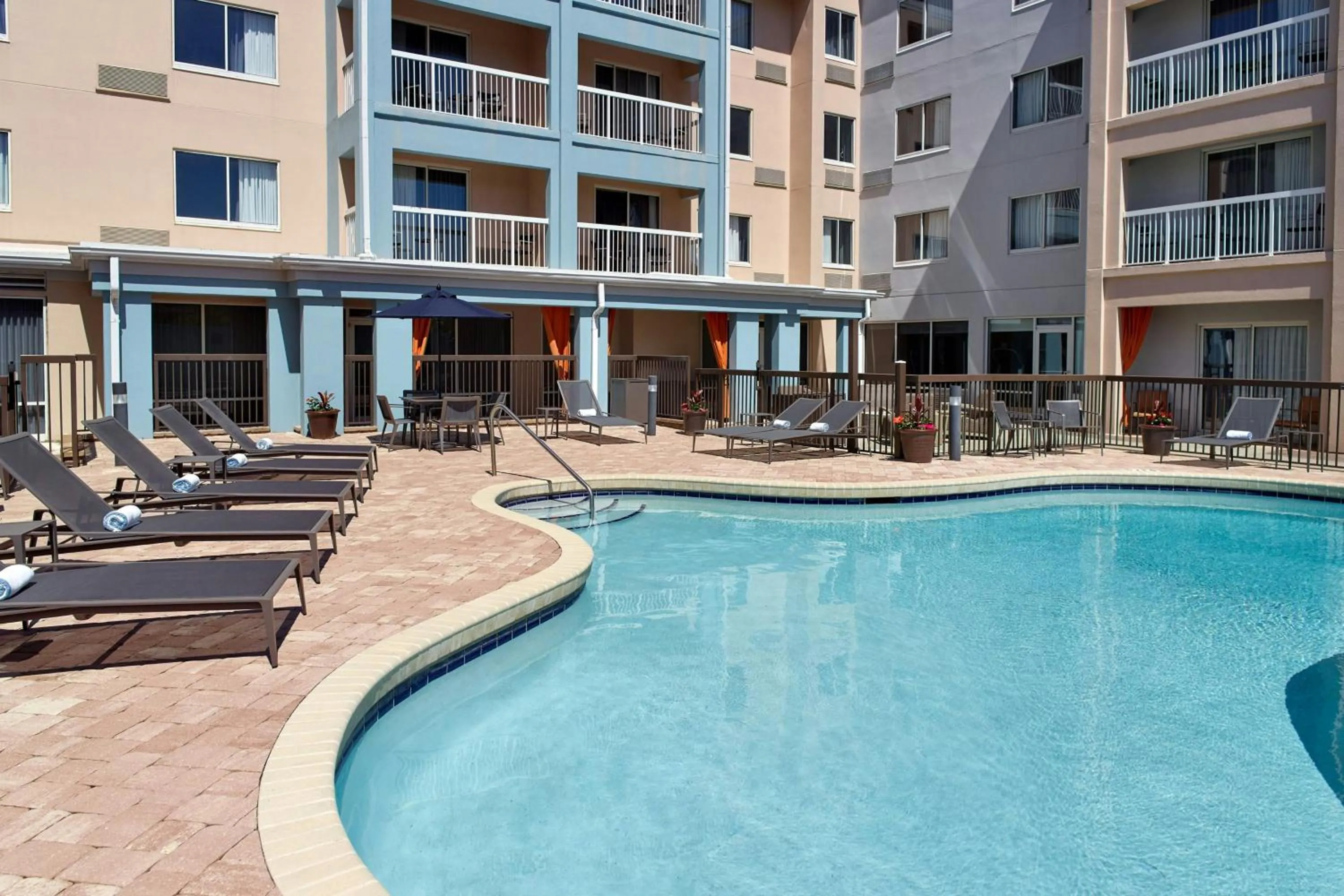 Swimming pool in Courtyard by Marriott Myrtle Beach Broadway