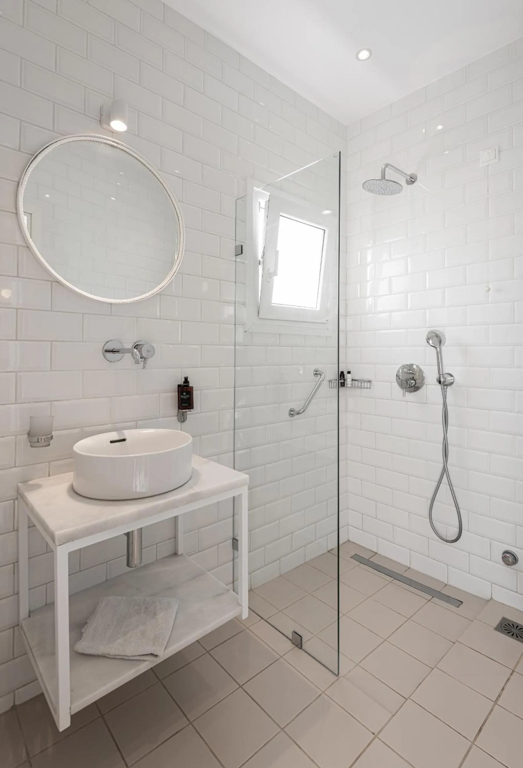 Shower in Argonauta Hotel