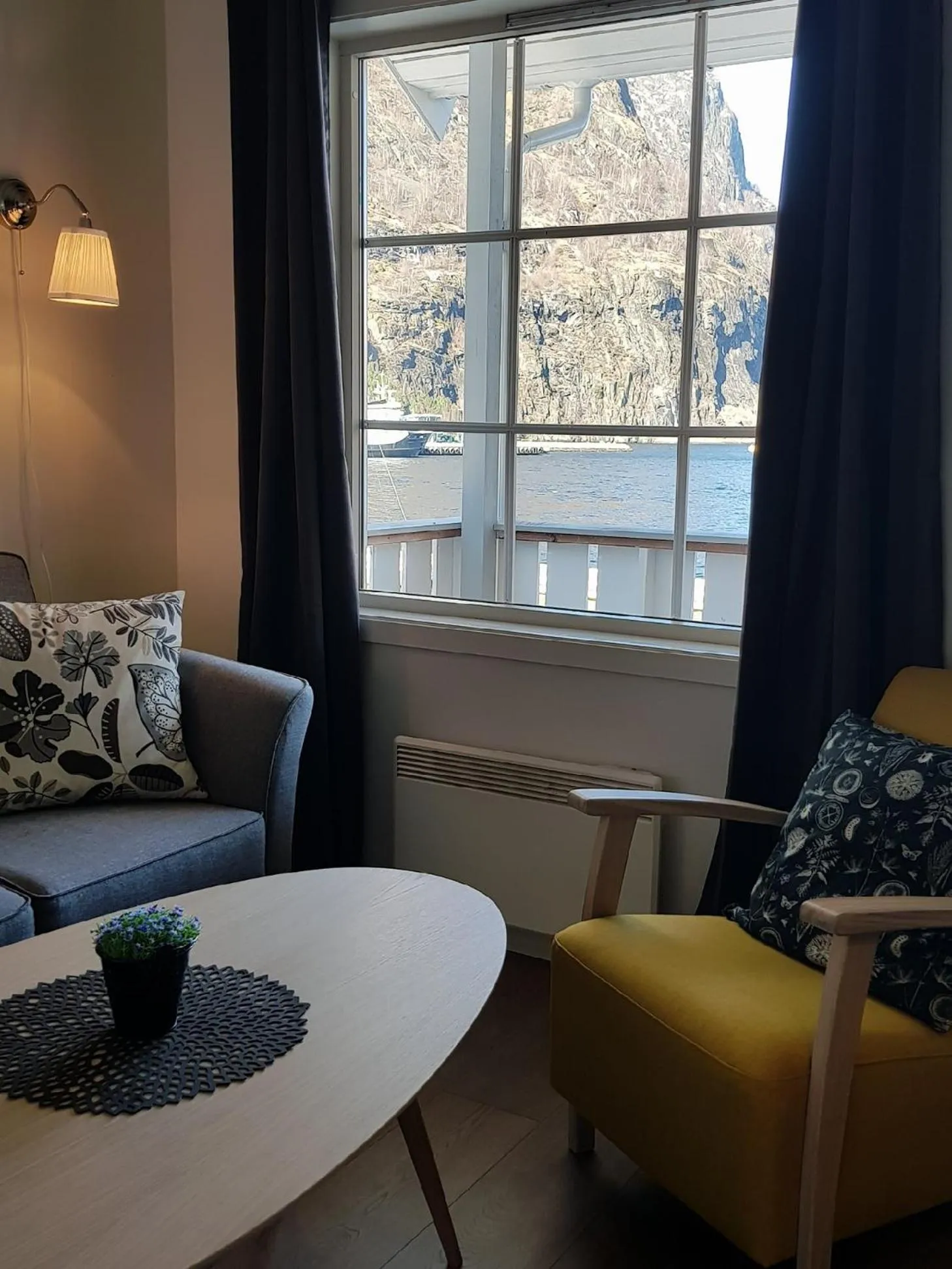 Living room in Flåm Marina